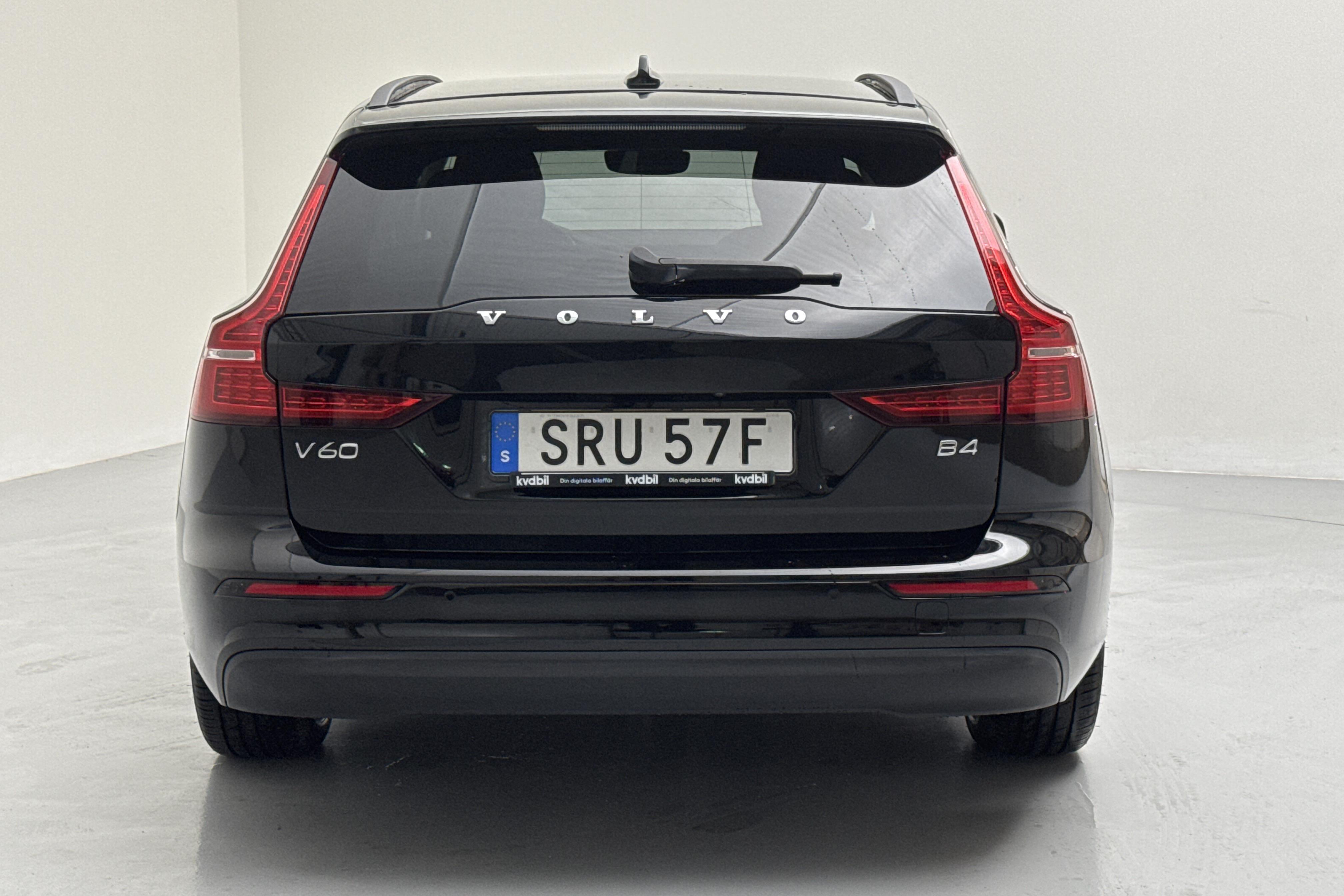 Volvo V60 B4 Mildhybrid, Diesel (197hk) - 58 620 km - Automaatne - must - 2023