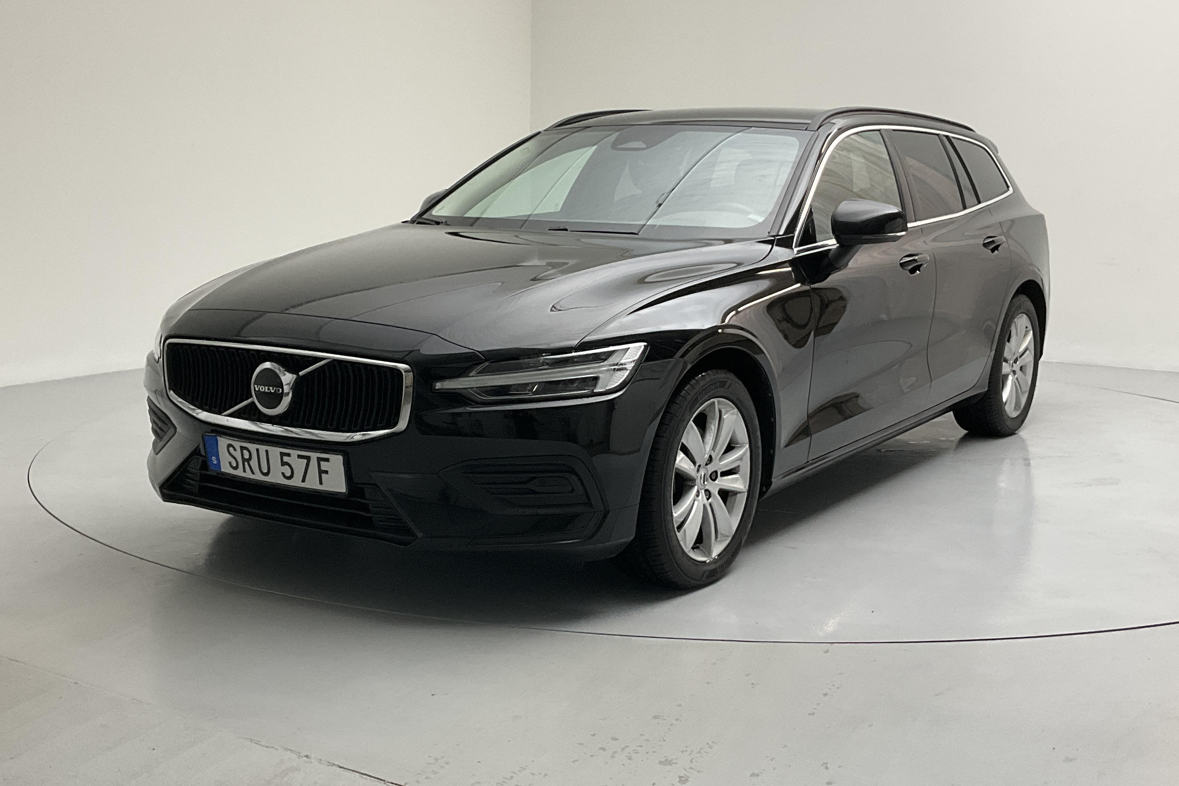 Volvo V60 B4 Mildhybrid, Diesel (197hk) - 58 620 km - Automaattinen - musta - 2023