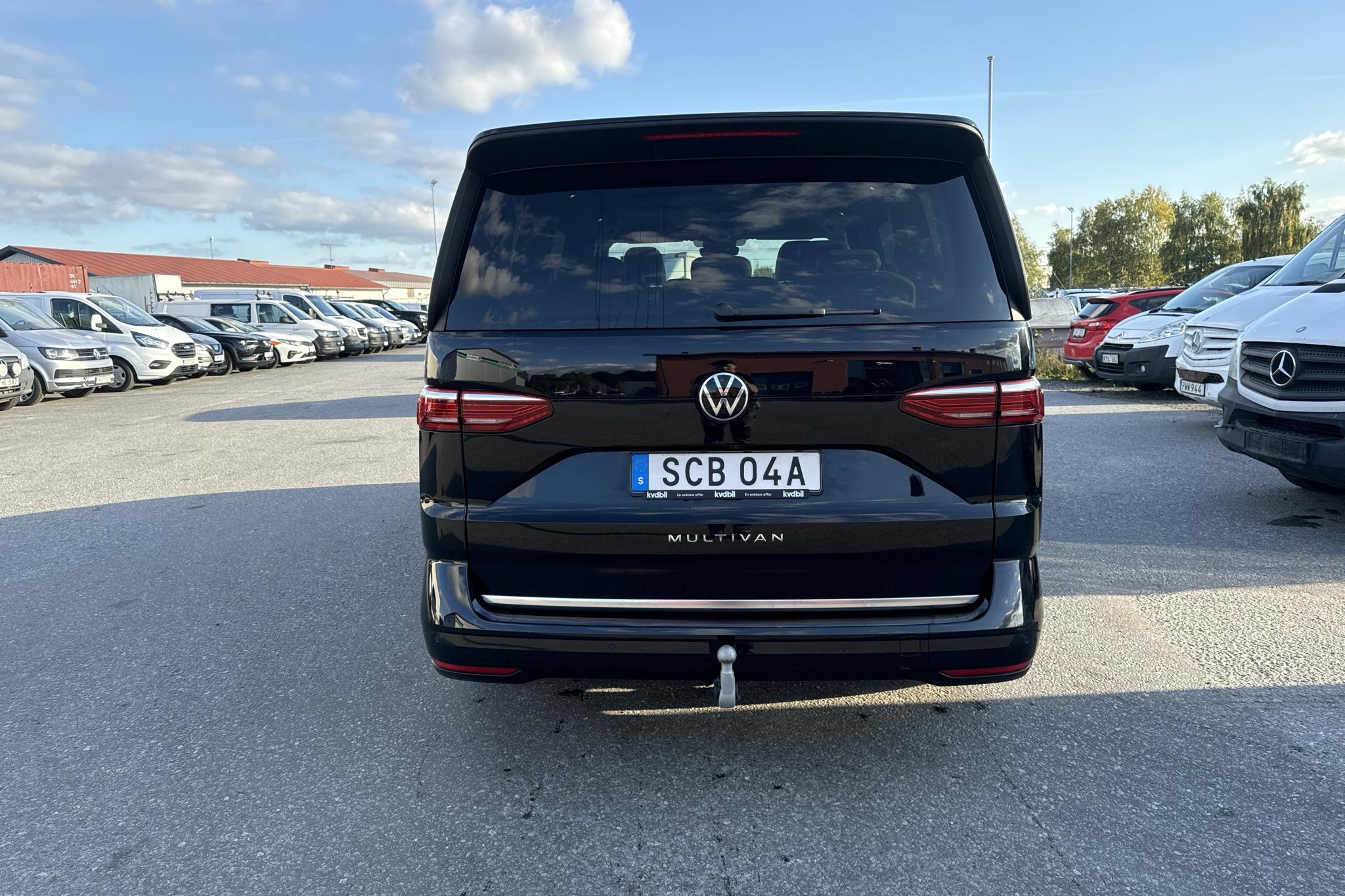 VW Multivan T7 2.0 TDI (150hk) - 30 880 km - Automaattinen - musta - 2023