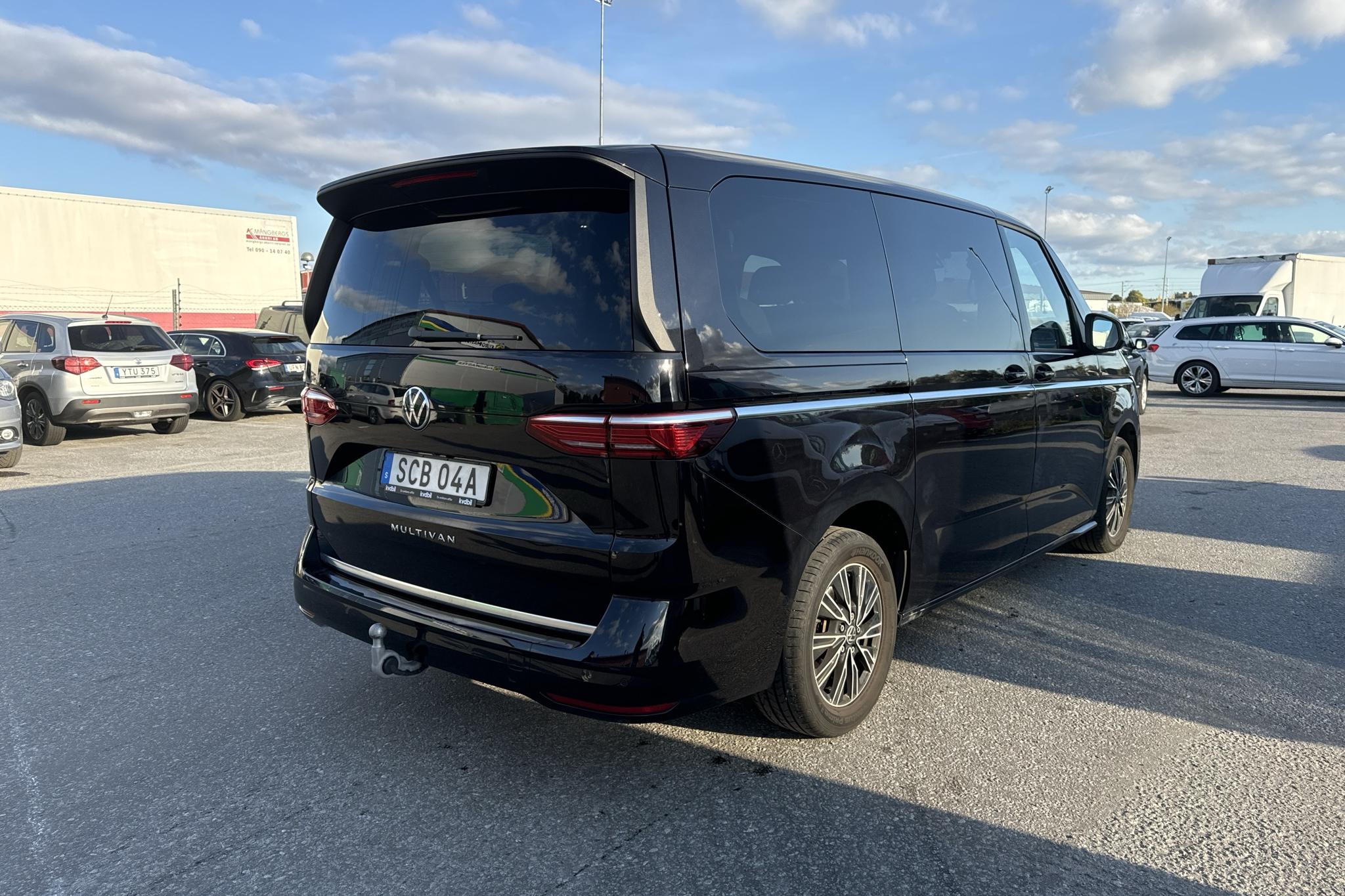 VW Multivan T7 2.0 TDI (150hk) - 30 880 km - Automaattinen - musta - 2023