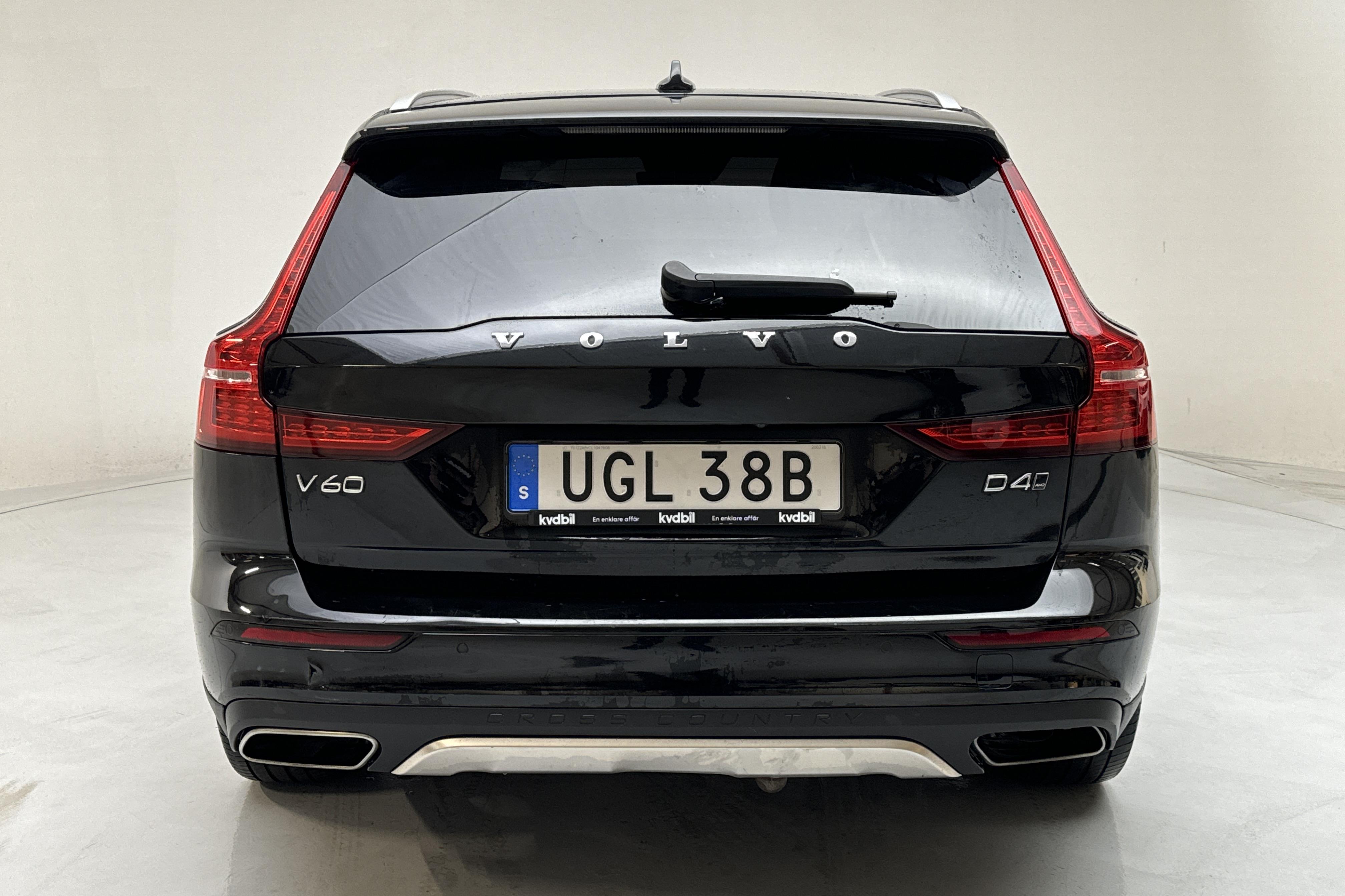 Volvo V60 D4 Cross Country AWD (190hk) - 17 733 mil - Automat - svart - 2020