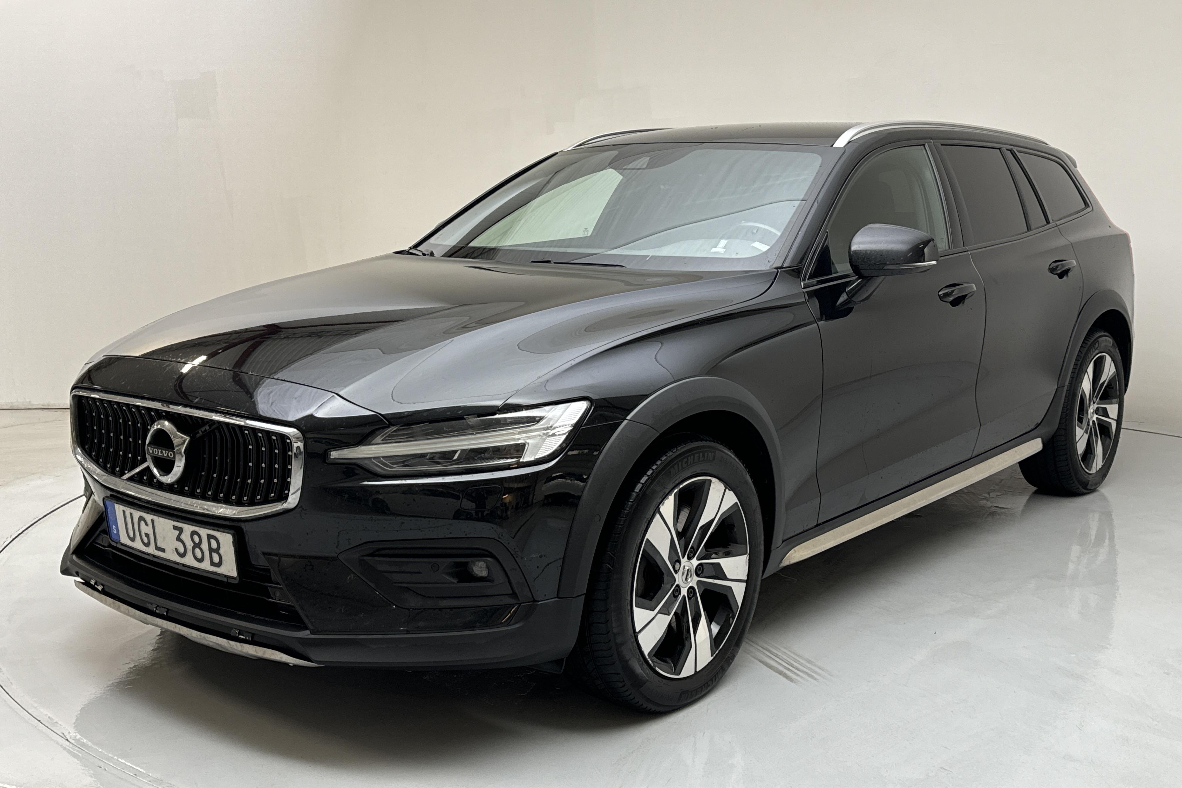 Volvo V60 D4 Cross Country AWD (190hk) - 177 330 km - Automaattinen - musta - 2020