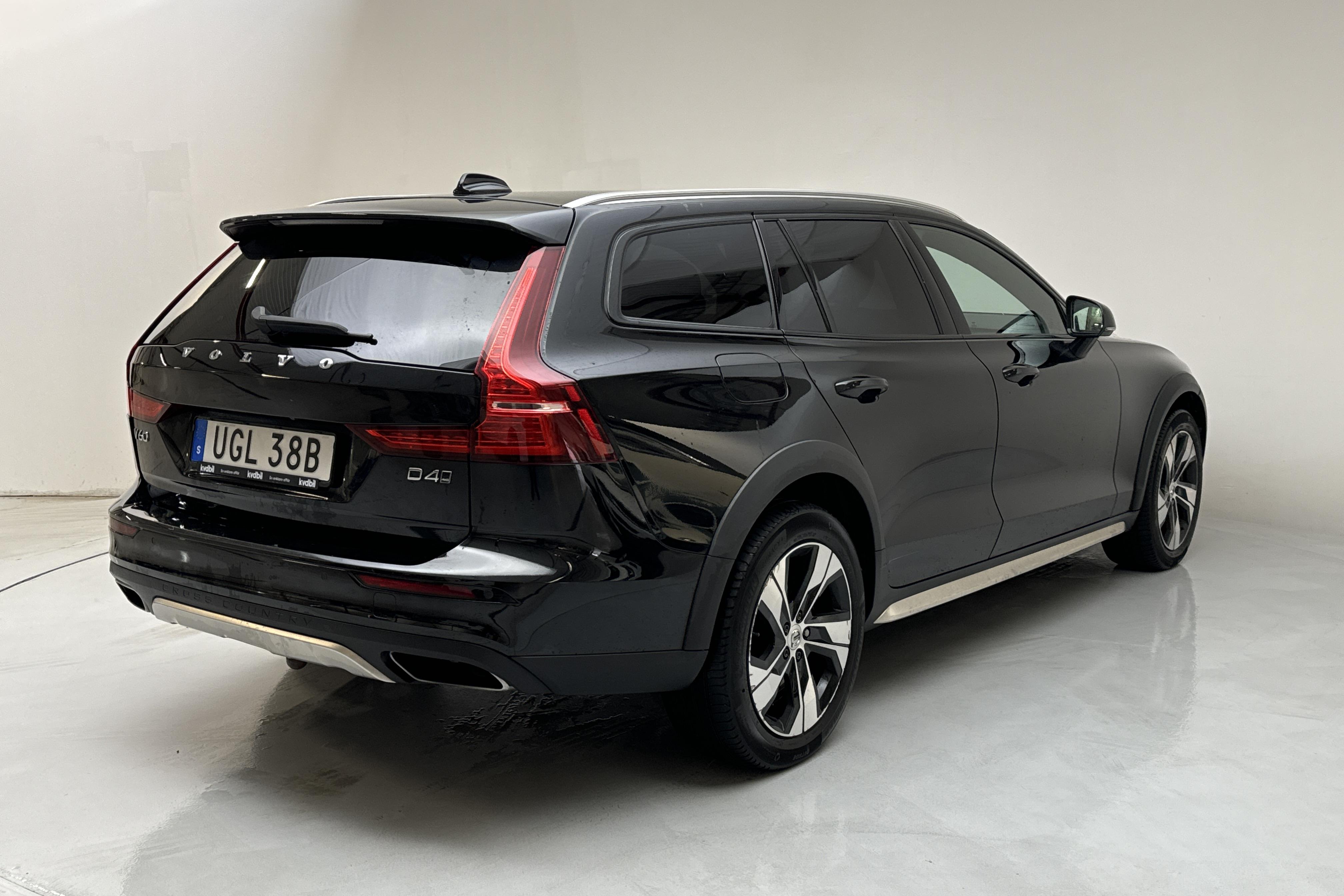 Volvo V60 D4 Cross Country AWD (190hk) - 177 330 km - Automaattinen - musta - 2020