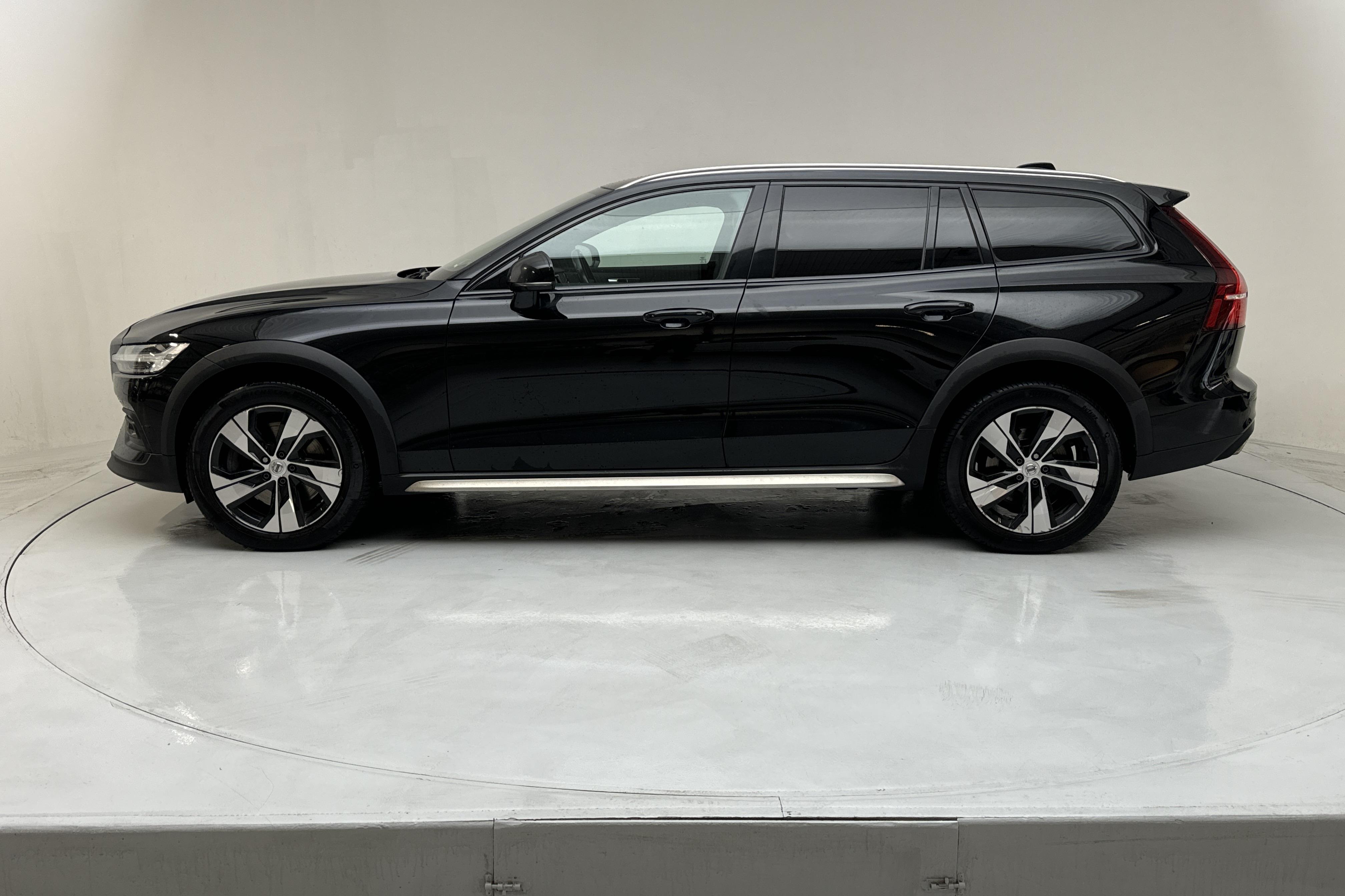 Volvo V60 D4 Cross Country AWD (190hk) - 177 330 km - Automatic - black - 2020