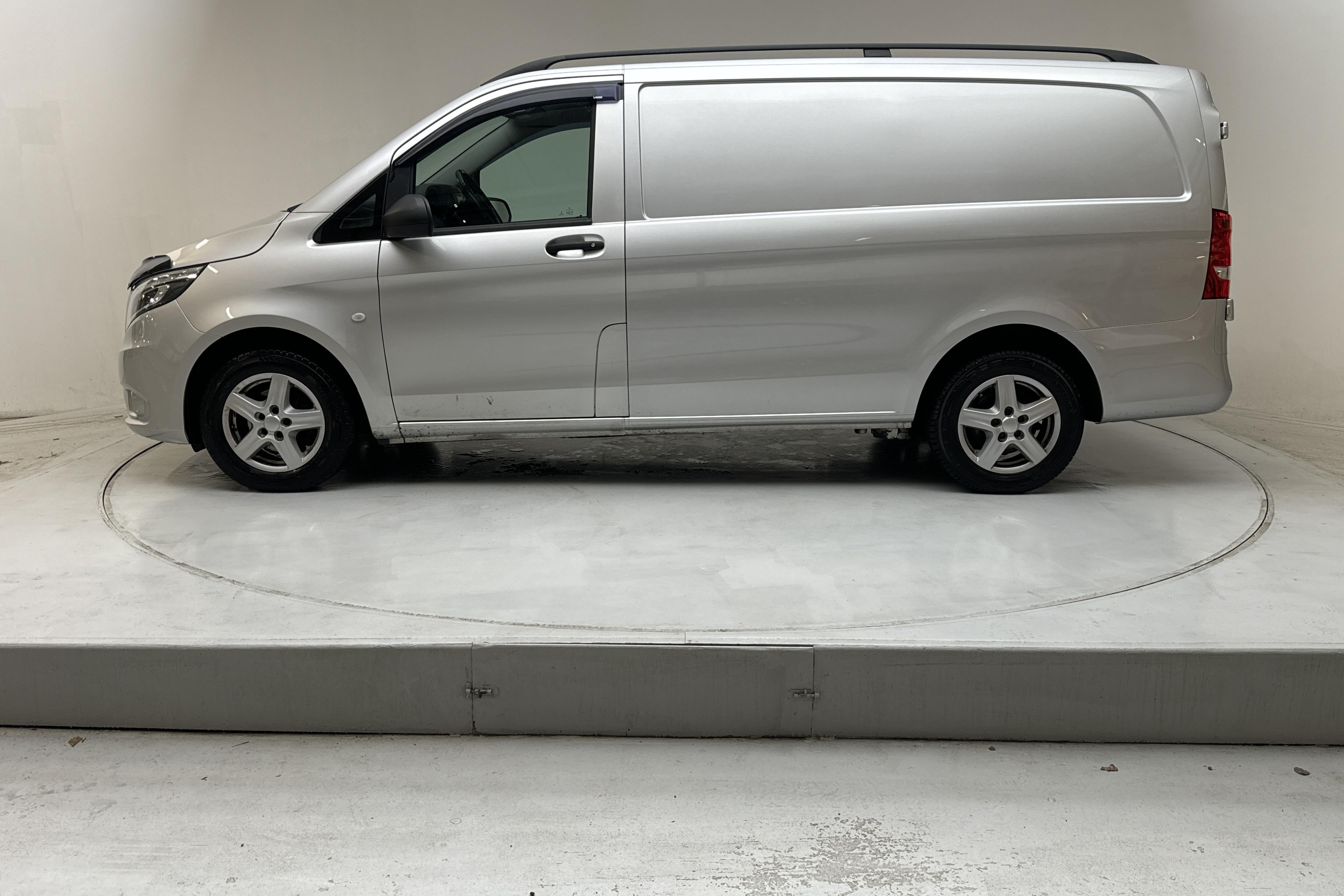 Mercedes Vito 116 CDI W640 (163hk) - 11 064 mil - Automat - silver - 2021