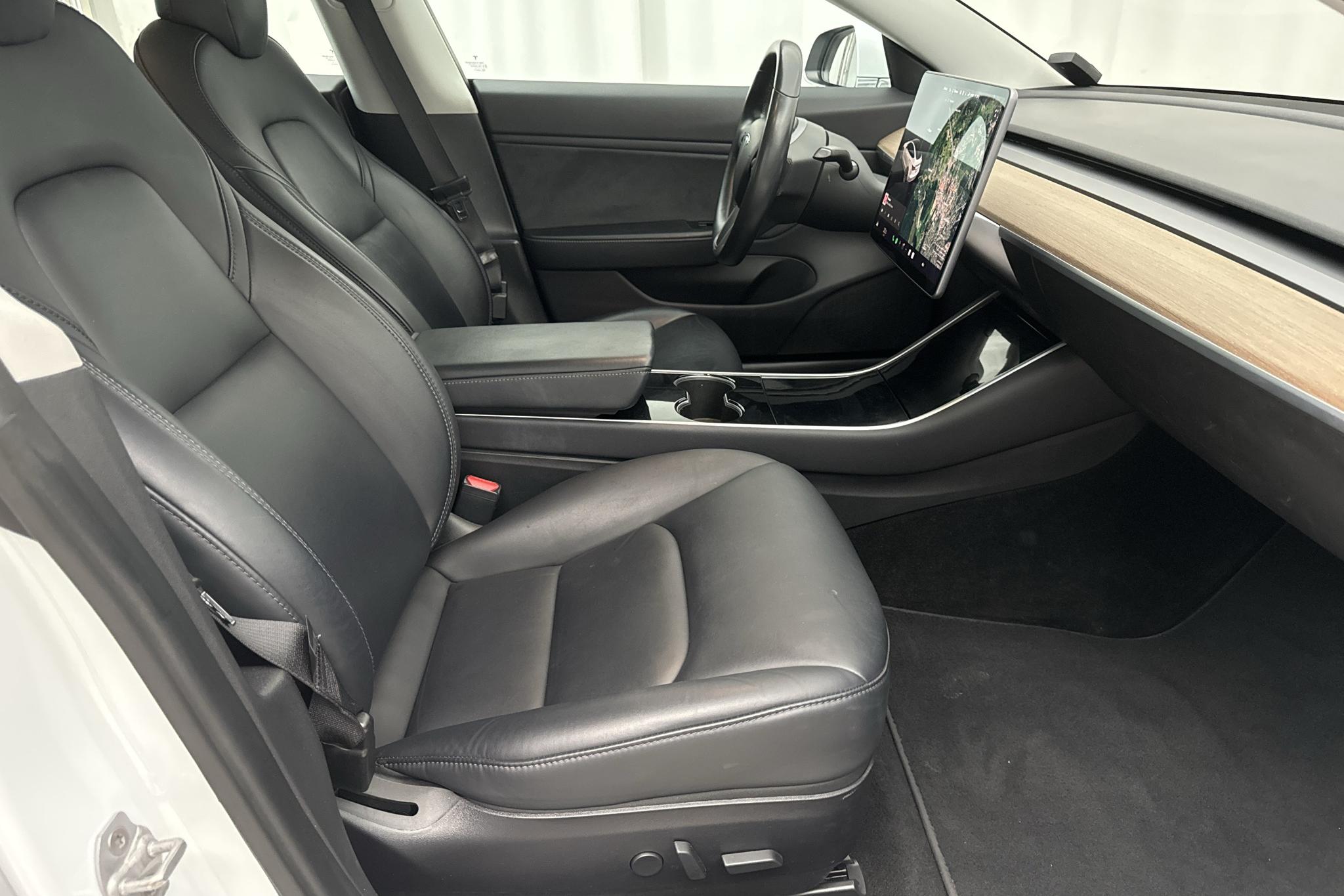 Tesla Model 3 Long Range Dual Motor AWD - 85 240 km - Automaatne - valge - 2019