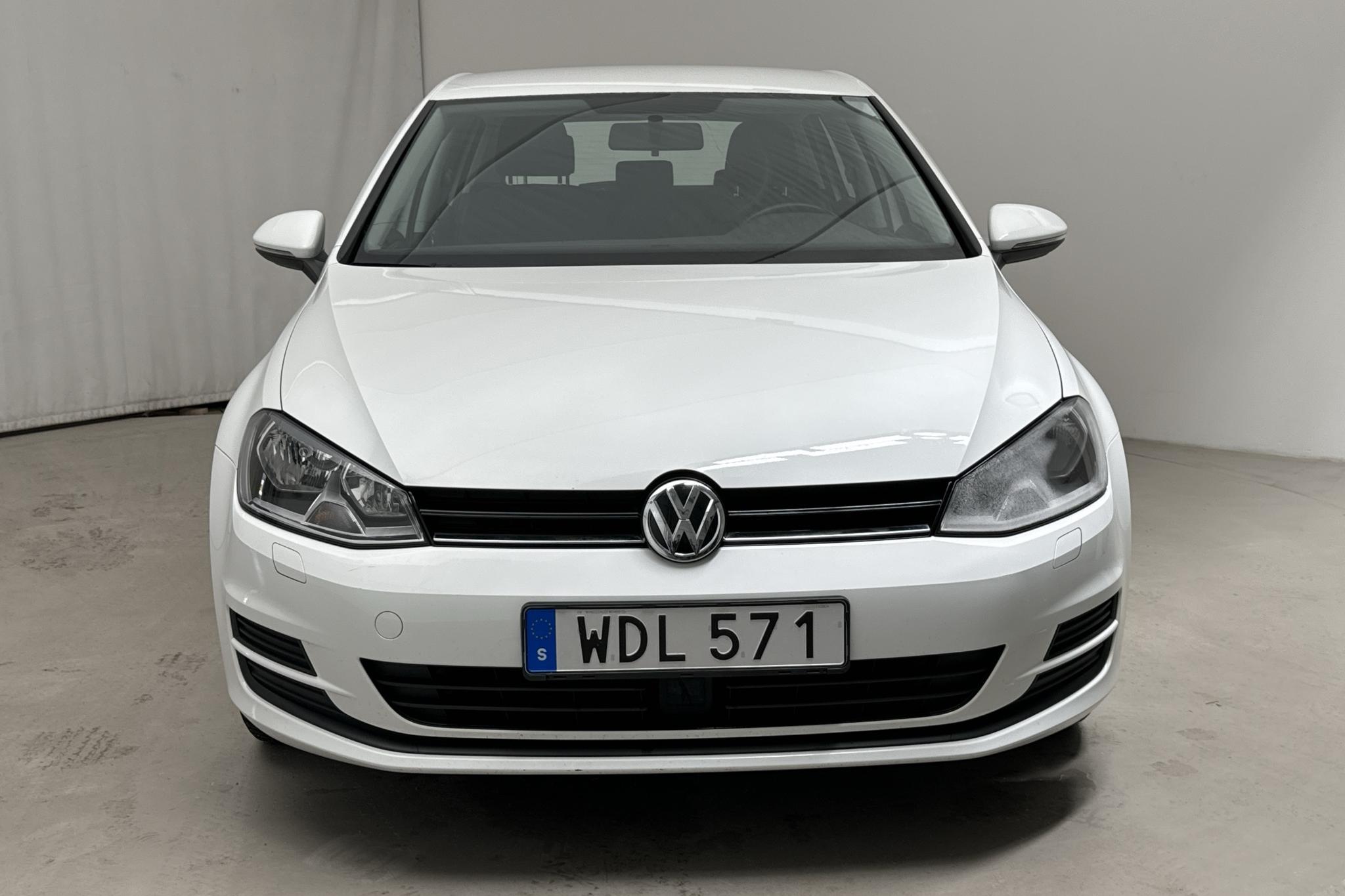 VW Golf VII 1.4 TSI 5dr (122hk) - 6 425 mil - Automat - vit - 2015