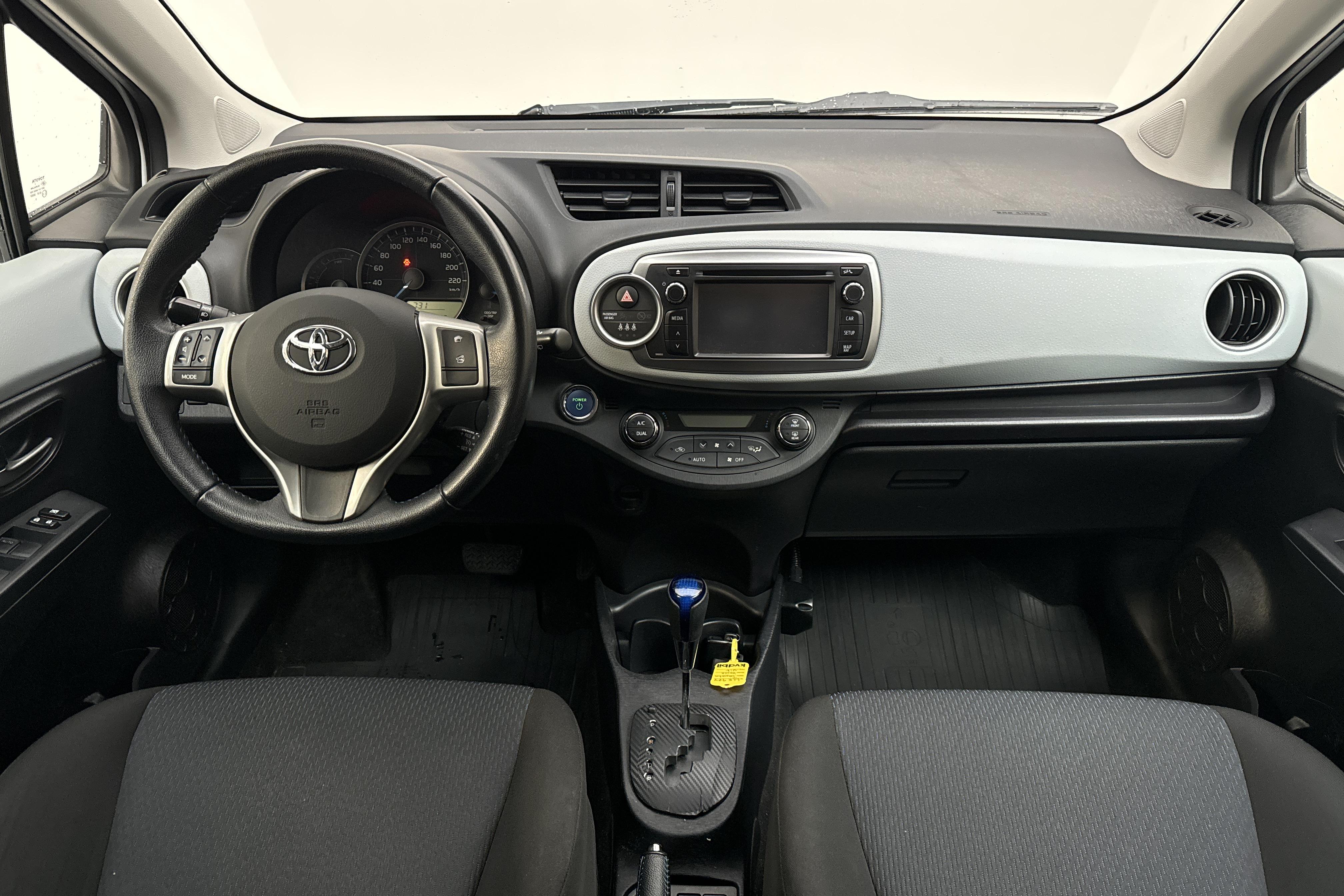 Toyota Yaris 1.5 HSD 5dr (75hk) - 100 390 km - Automatyczna - biały - 2014