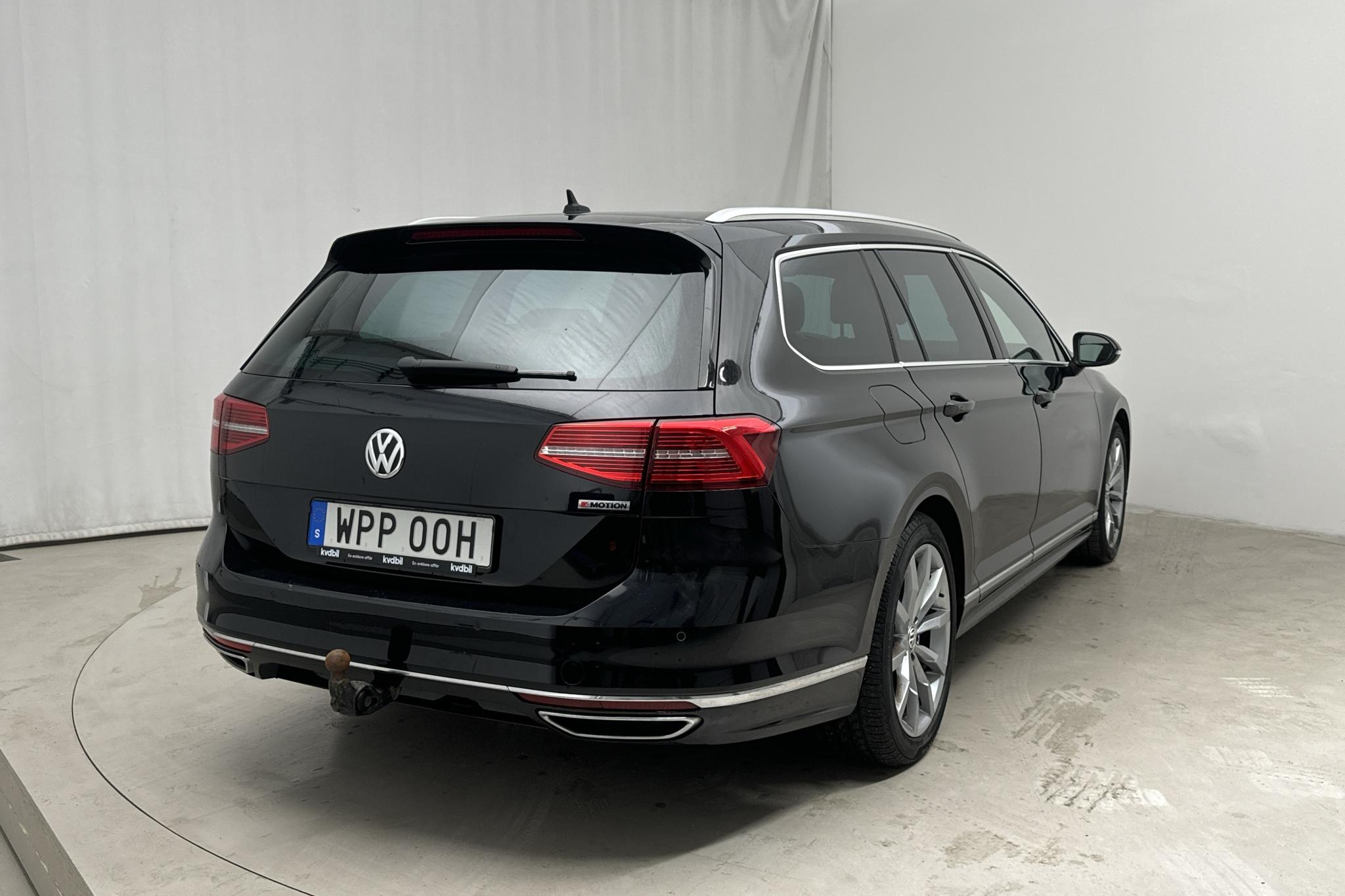 VW Passat 2.0 TDI Sportscombi 4MOTION (190hk) - 15 996 mil - Automat - svart - 2019