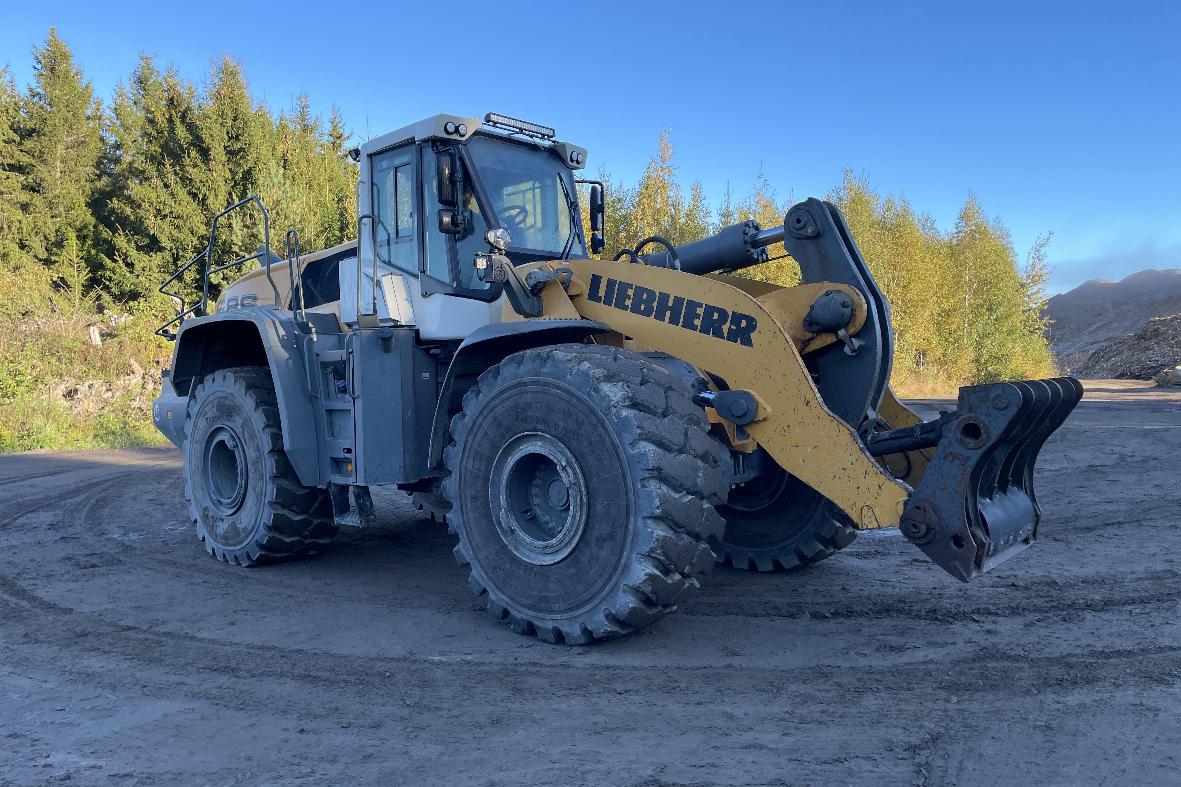 LIEBHERR L586 -  - Automat