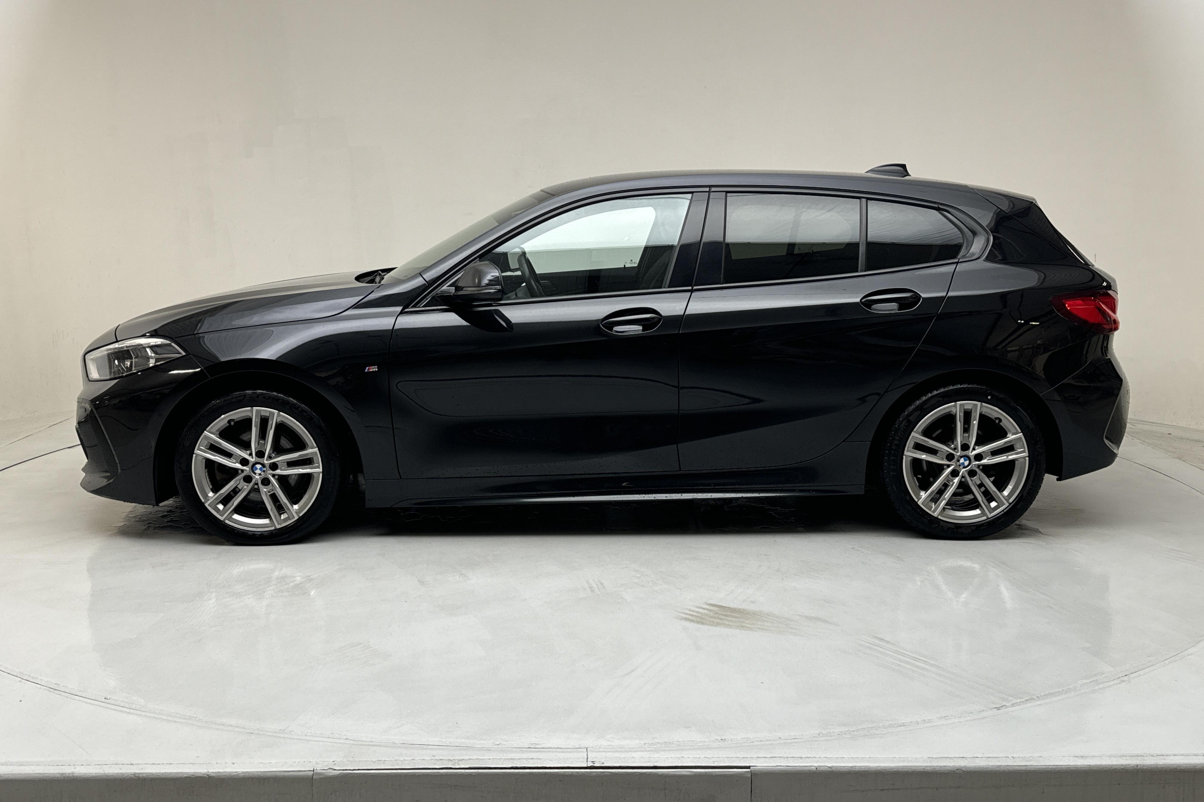 BMW 118d 5dr, F40 (150hk) - 226 590 km - Automatyczna - czarny - 2020