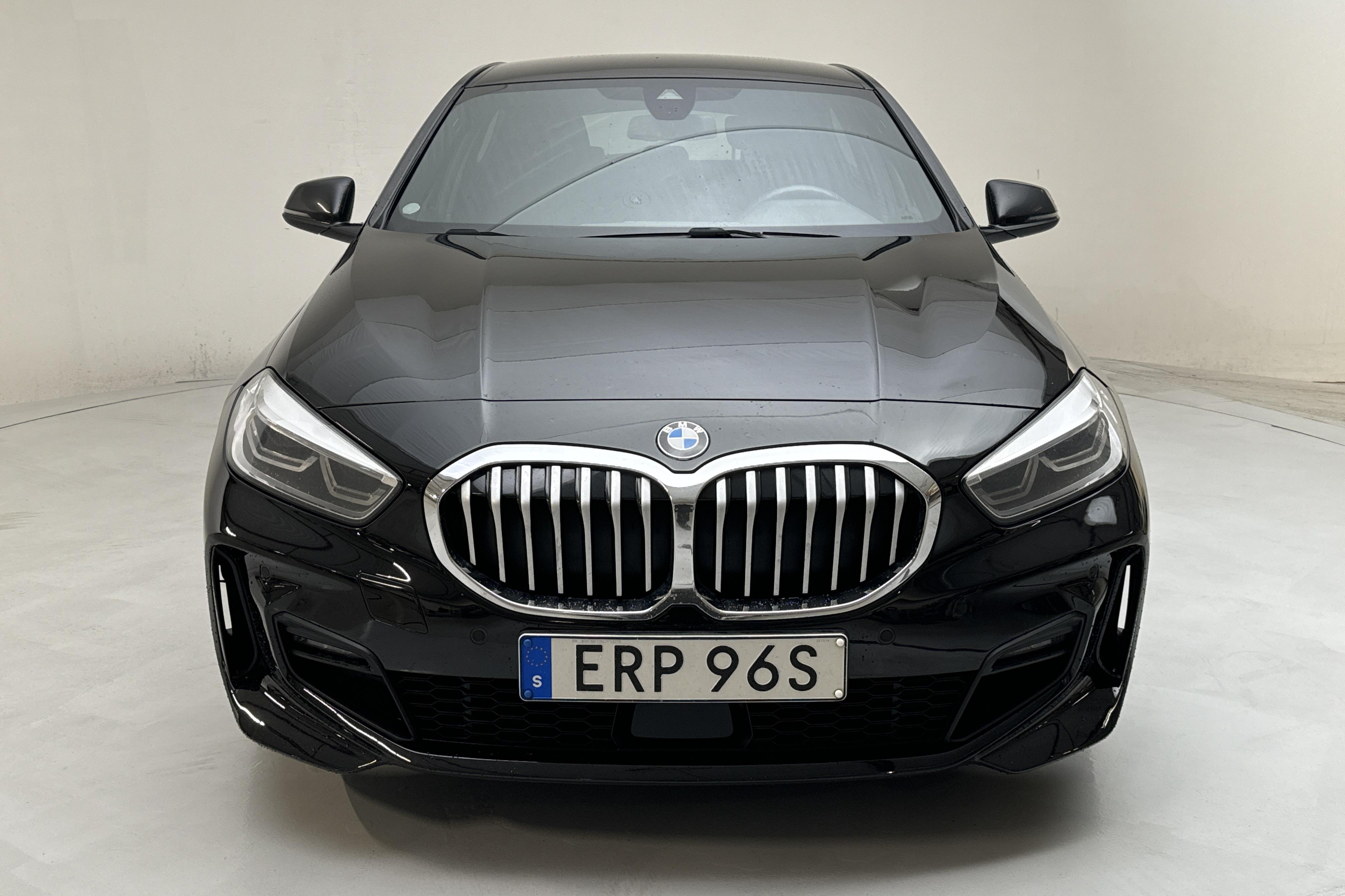 BMW 118d 5dr, F40 (150hk) - 187 810 km - Automaatne - must - 2020