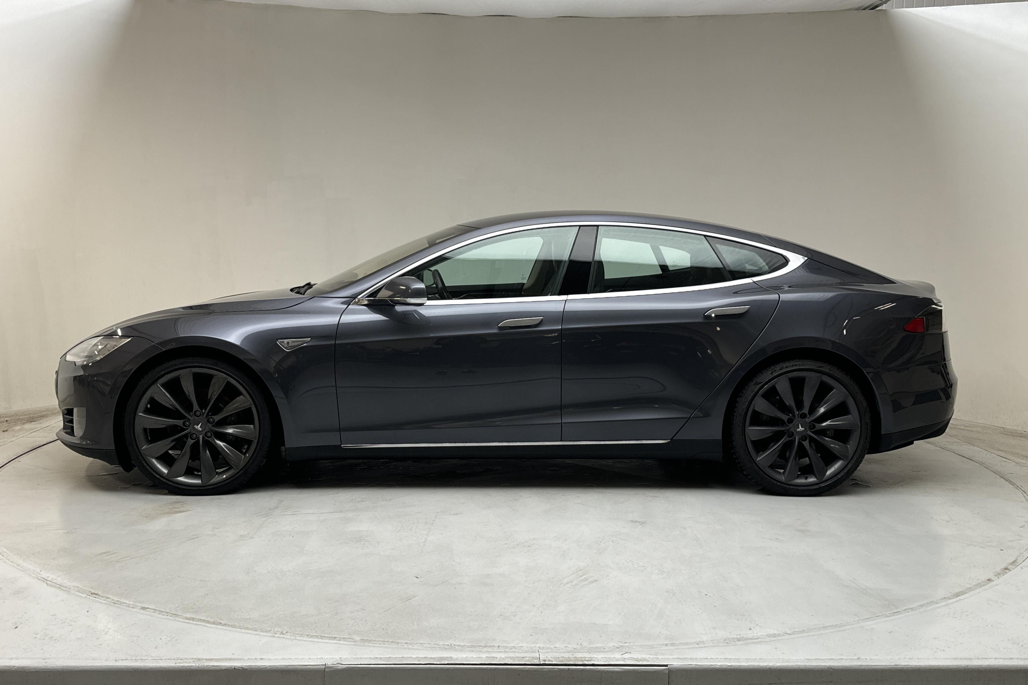 Tesla Model S 85D - 306 550 km - Automatic - gray - 2015