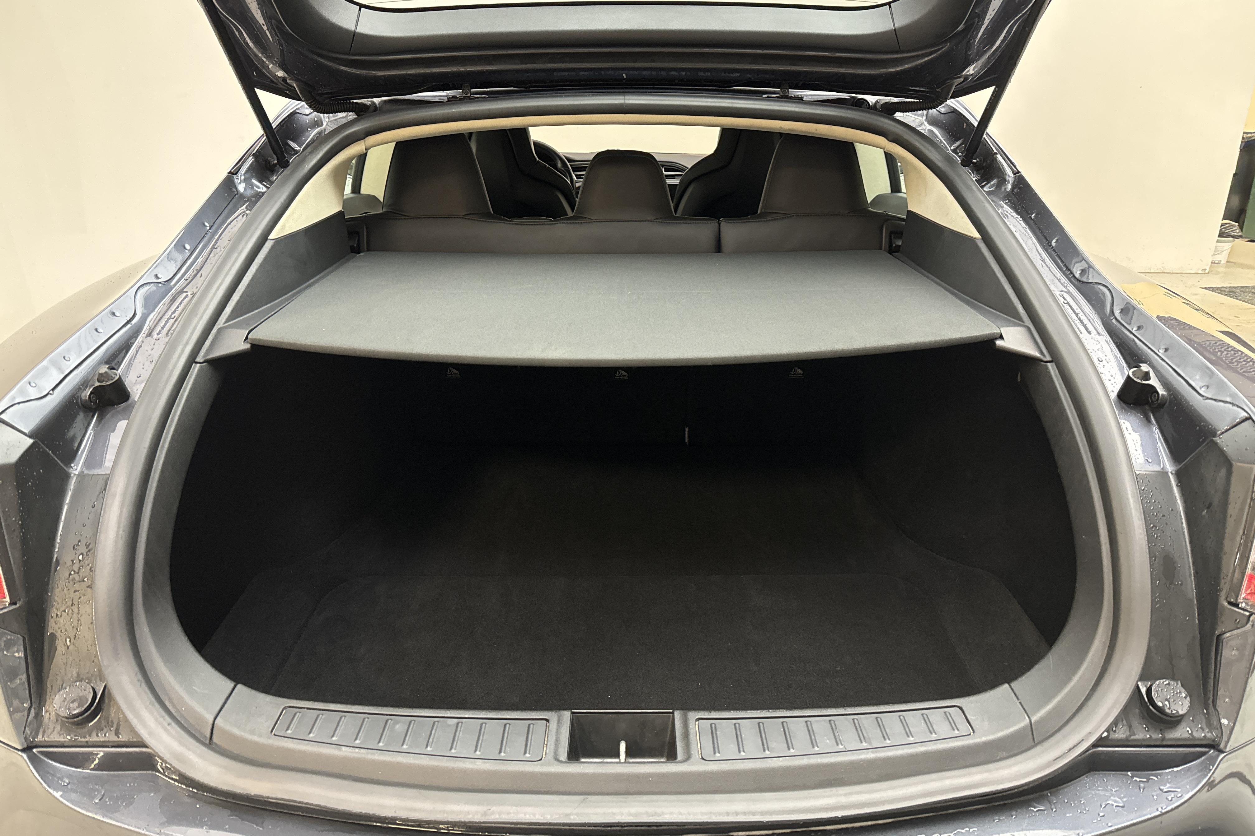 Tesla Model S 85D - 306 550 km - Automaatne - hall - 2015