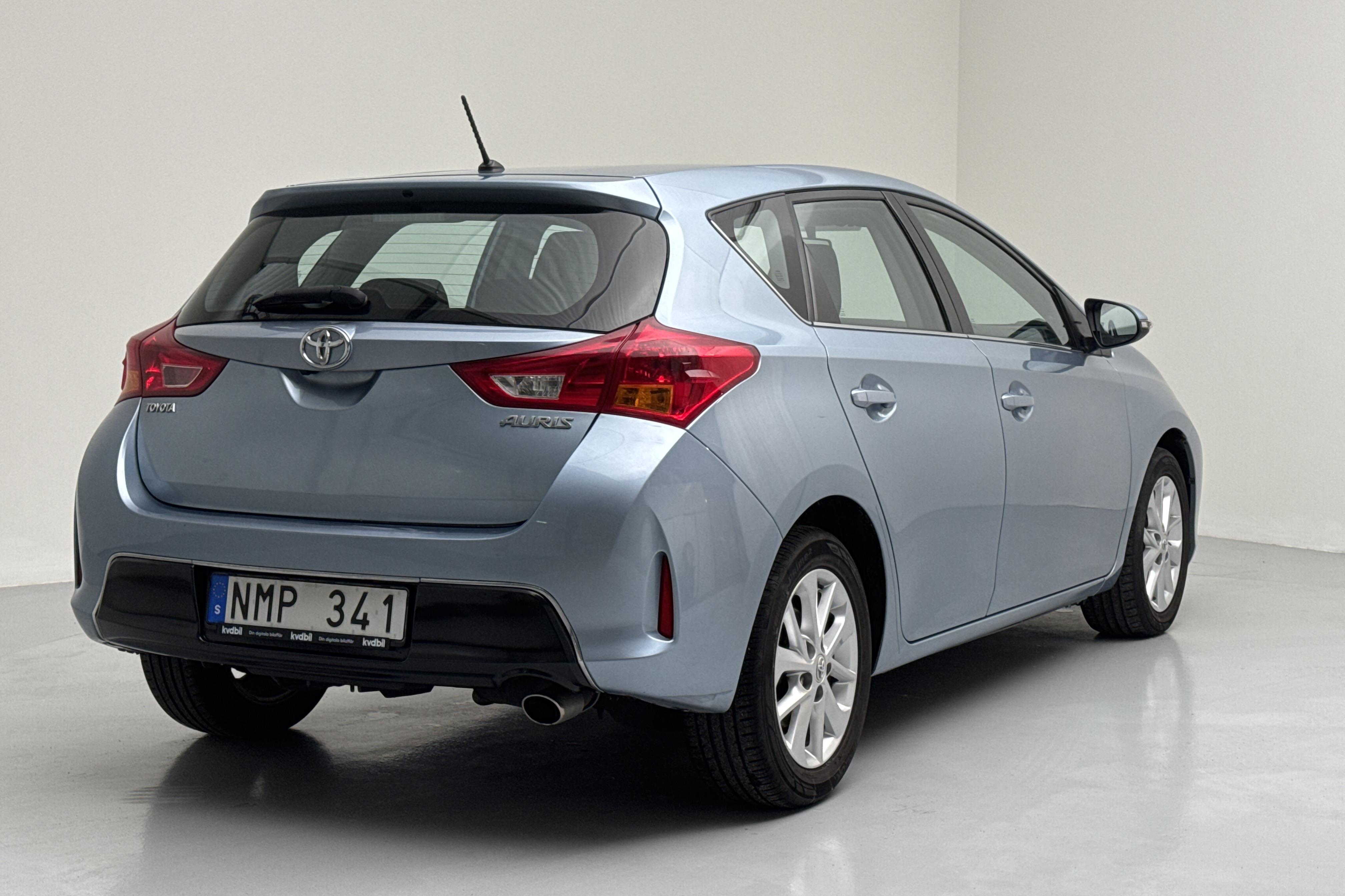 Toyota Auris 1.6 Valvematic 5dr (132hk) - 9 398 mil - Automat - Light Blue - 2014