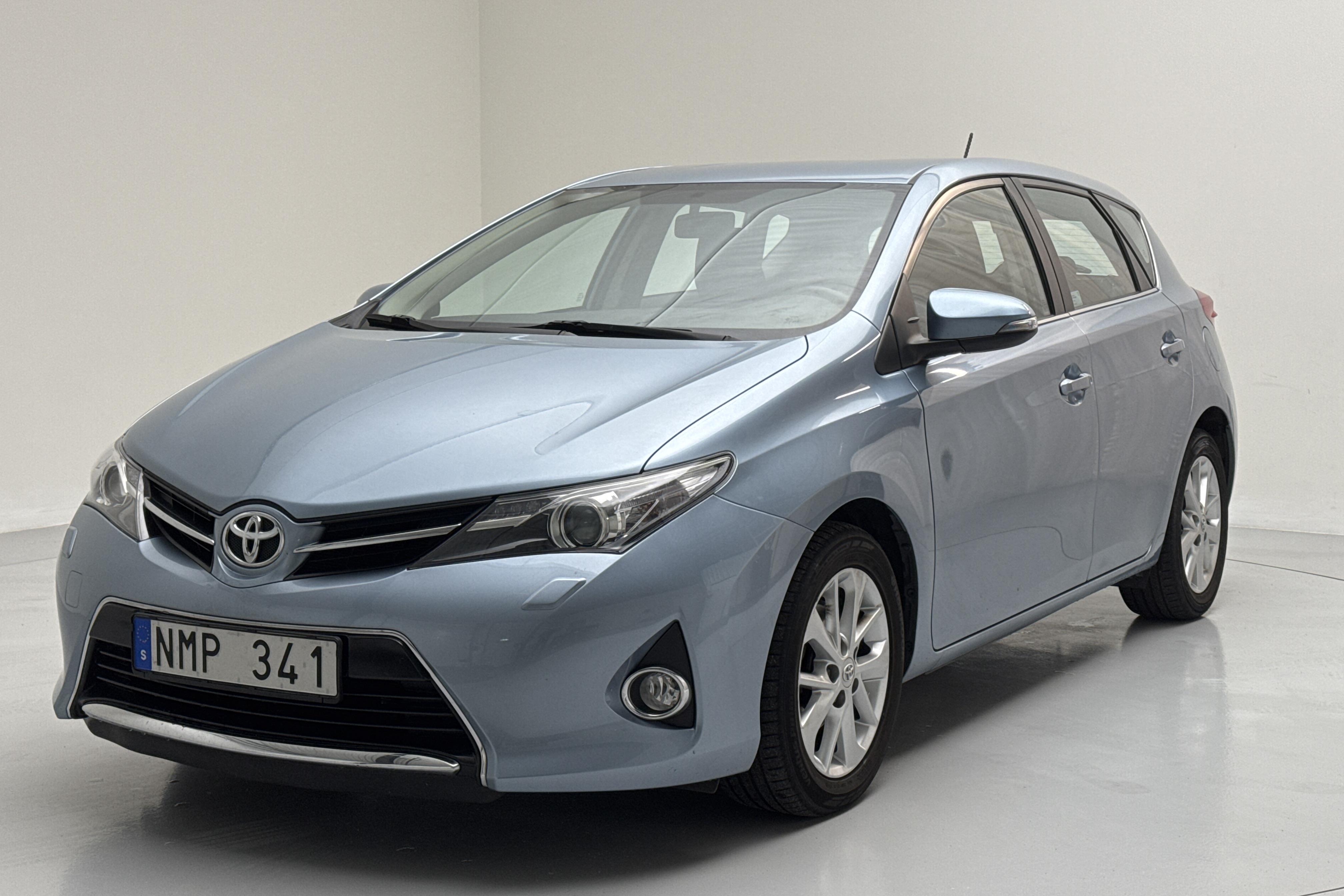 Toyota Auris 1.6 Valvematic 5dr (132hk) - 9 398 mil - Automat - Light Blue - 2014