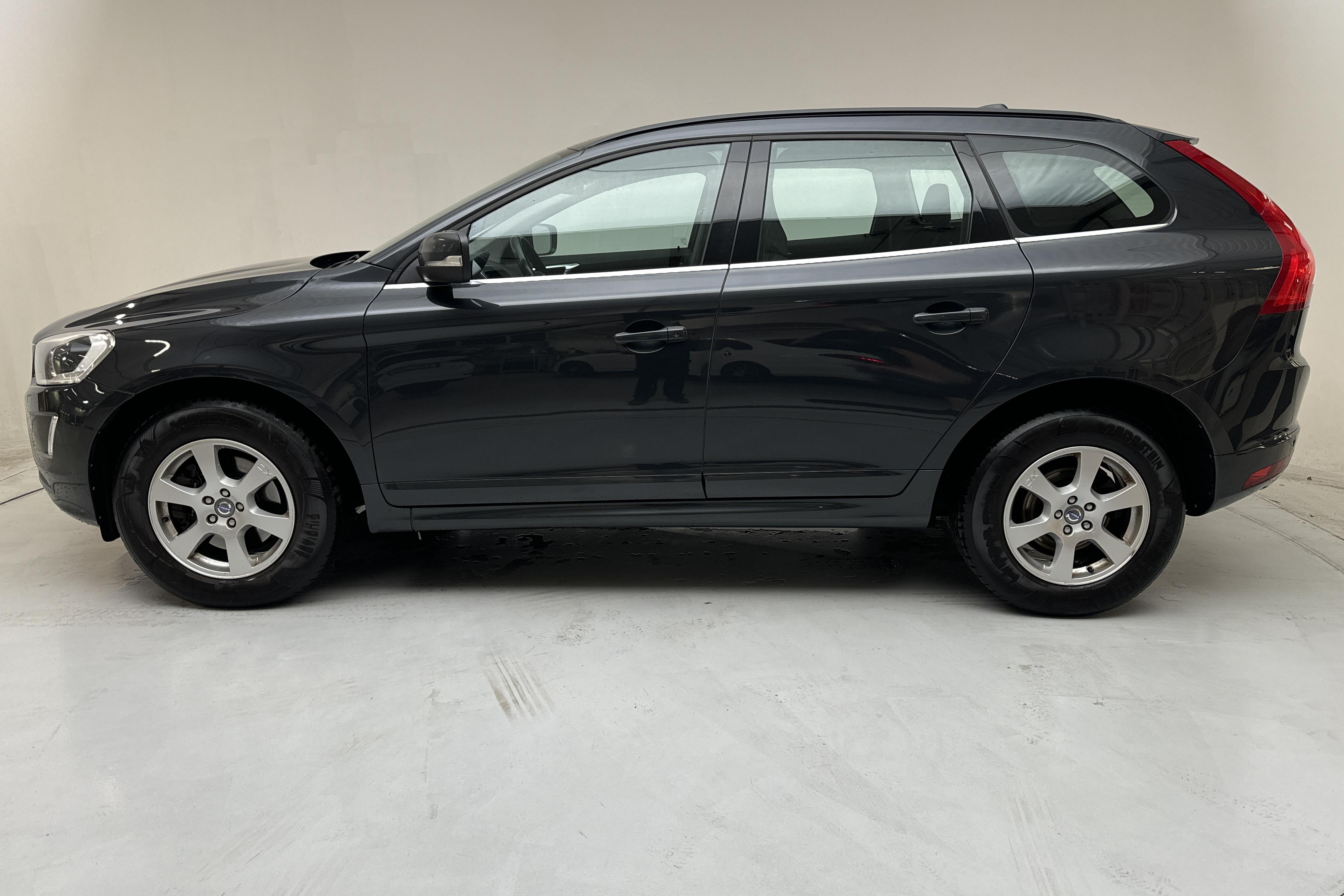 Volvo XC60 D4 2WD (181hk) - 220 350 km - Automatyczna - szary - 2014