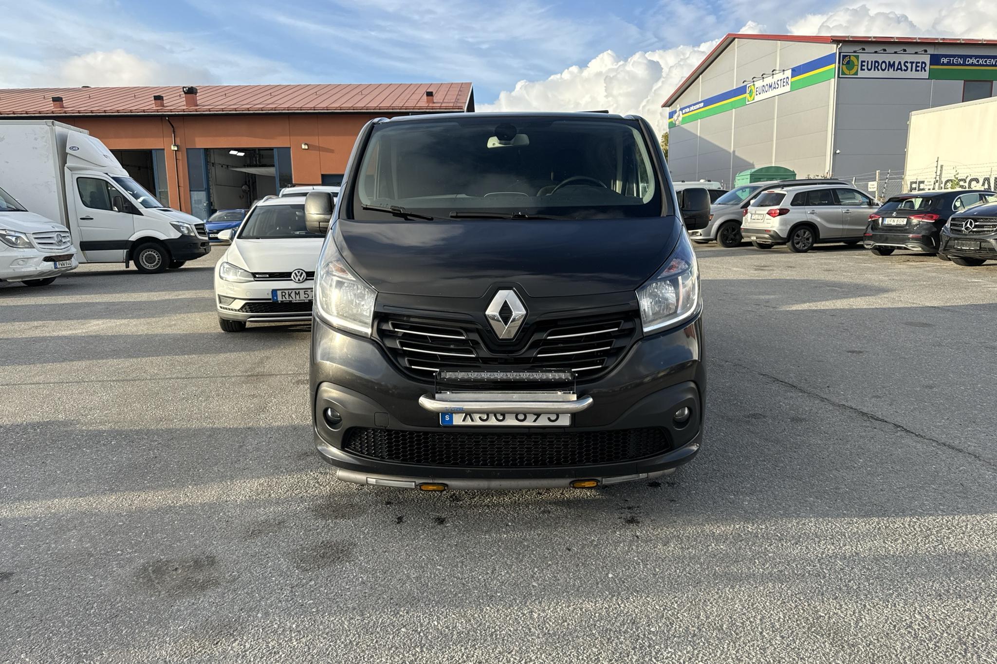 Renault Trafic 1.6 dCi (145hk) - 14 857 mil - Manuell - svart - 2017