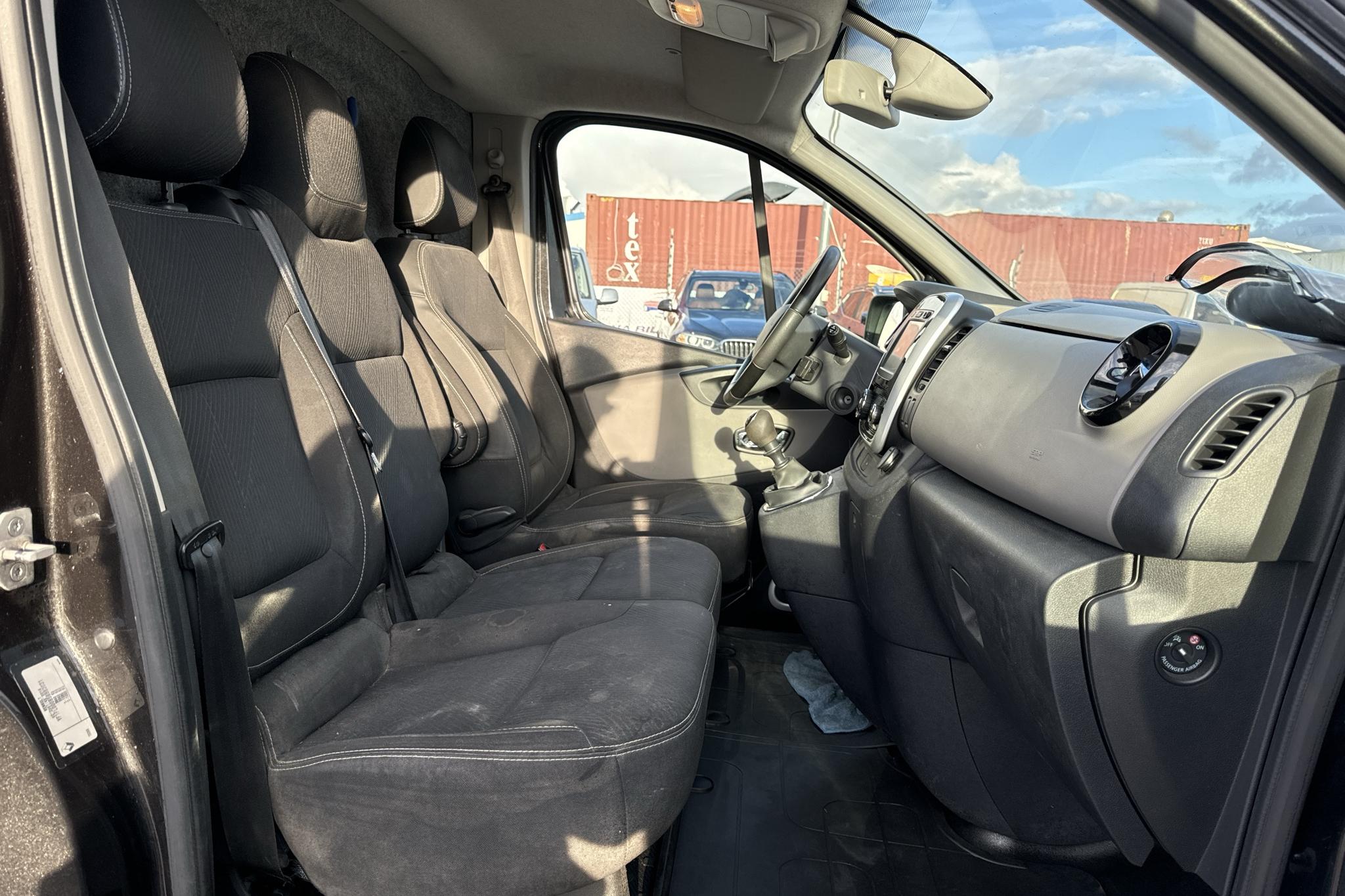 Renault Trafic 1.6 dCi (145hk) - 148 570 km - Manualna - czarny - 2017