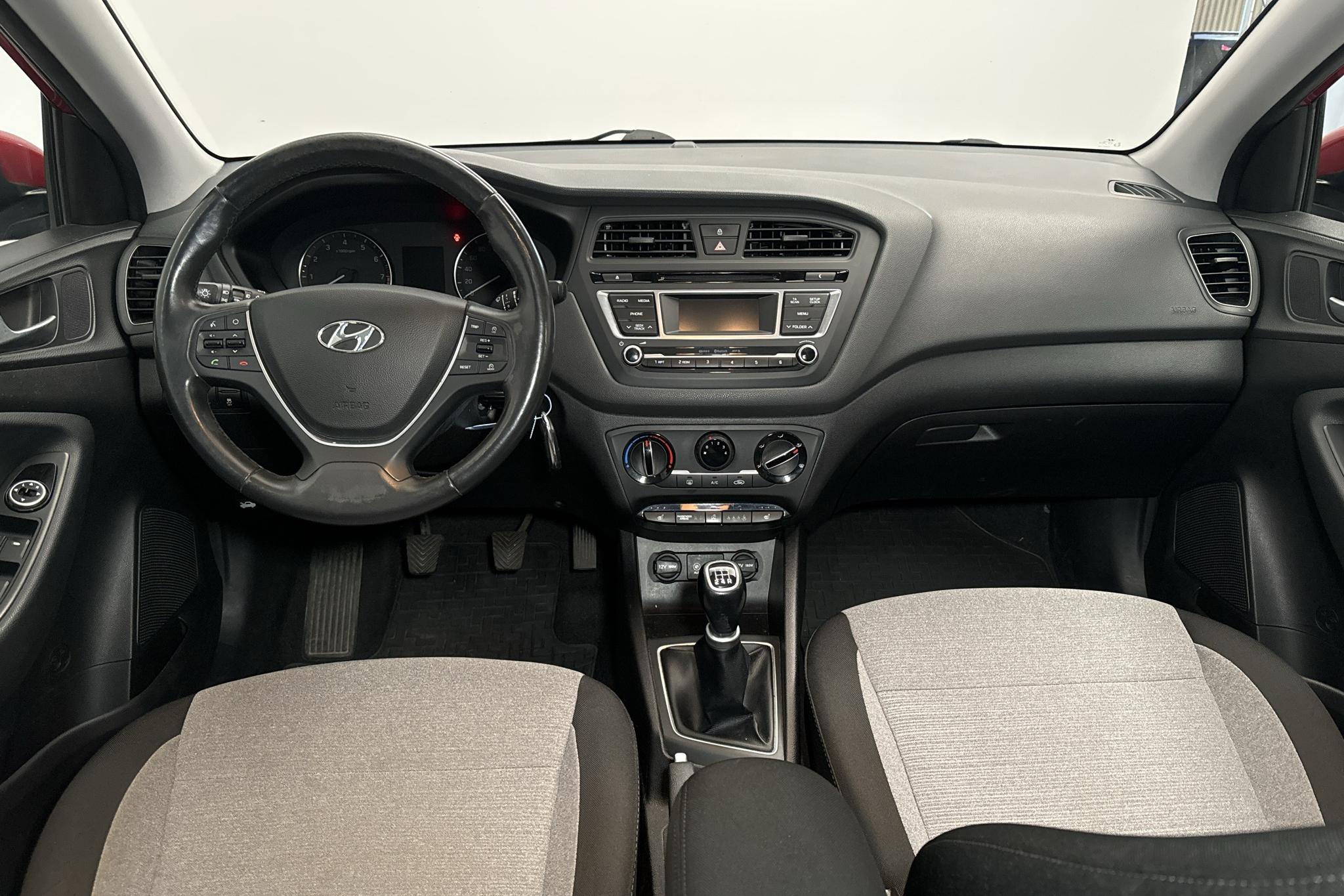 Hyundai i20 1.2 (84hk) - 13 245 mil - Manuell - röd - 2016