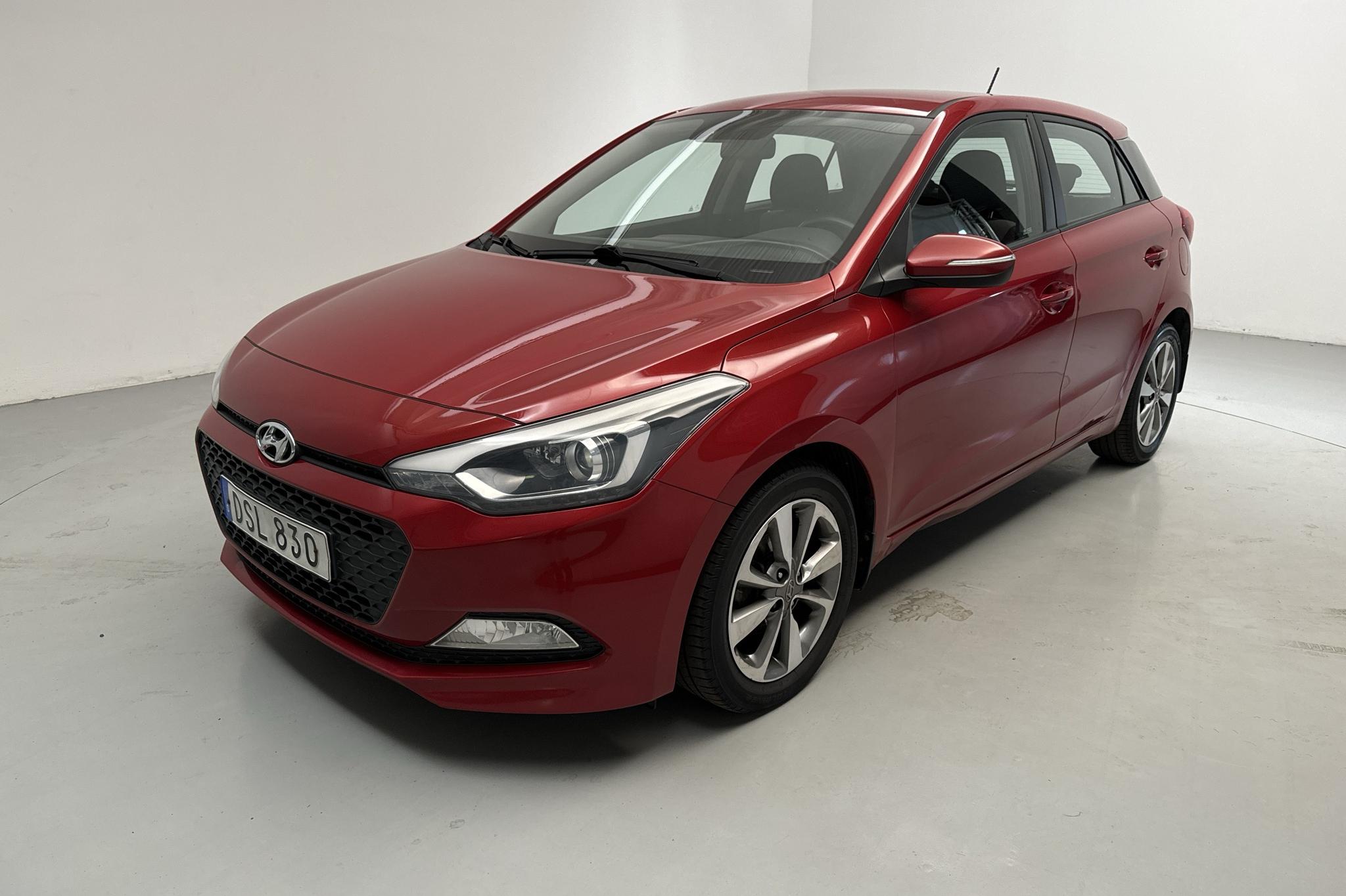 Hyundai i20 1.2 (84hk) - 132 450 km - Manuaalinen - punainen - 2016