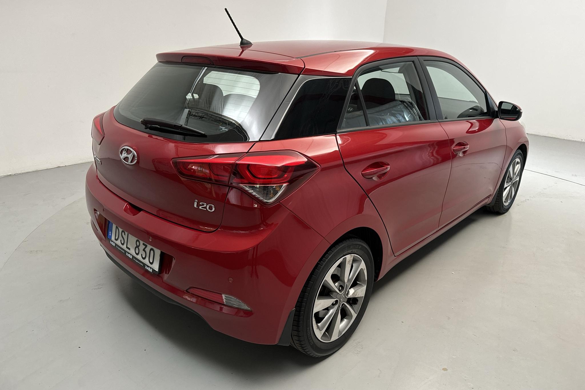 Hyundai i20 1.2 (84hk) - 132 450 km - Manual - red - 2016