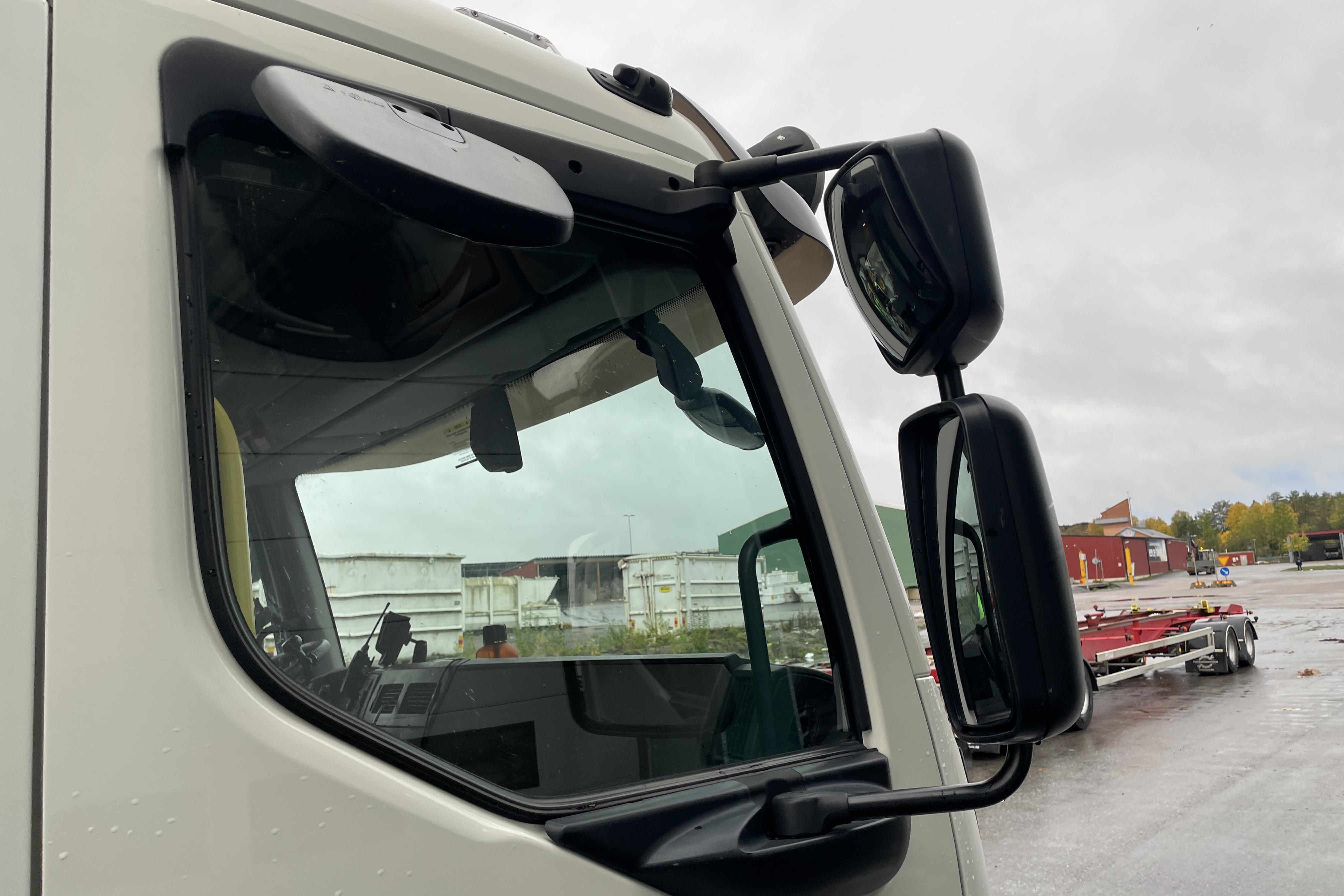 VOLVO FE320 - 121 905 km - Automatic - white - 2016