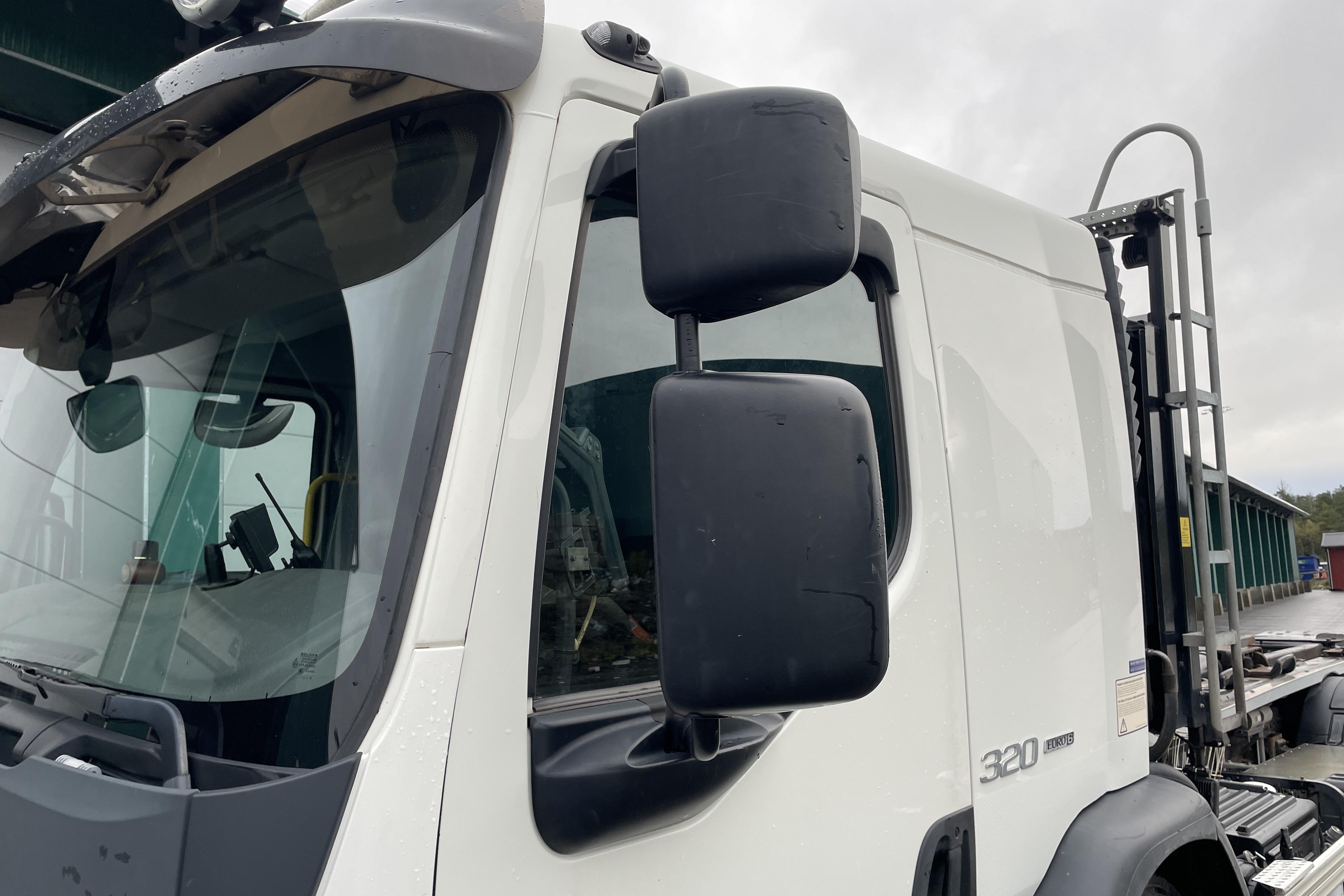 VOLVO FE320 - 121 905 km - Automatic - white - 2016