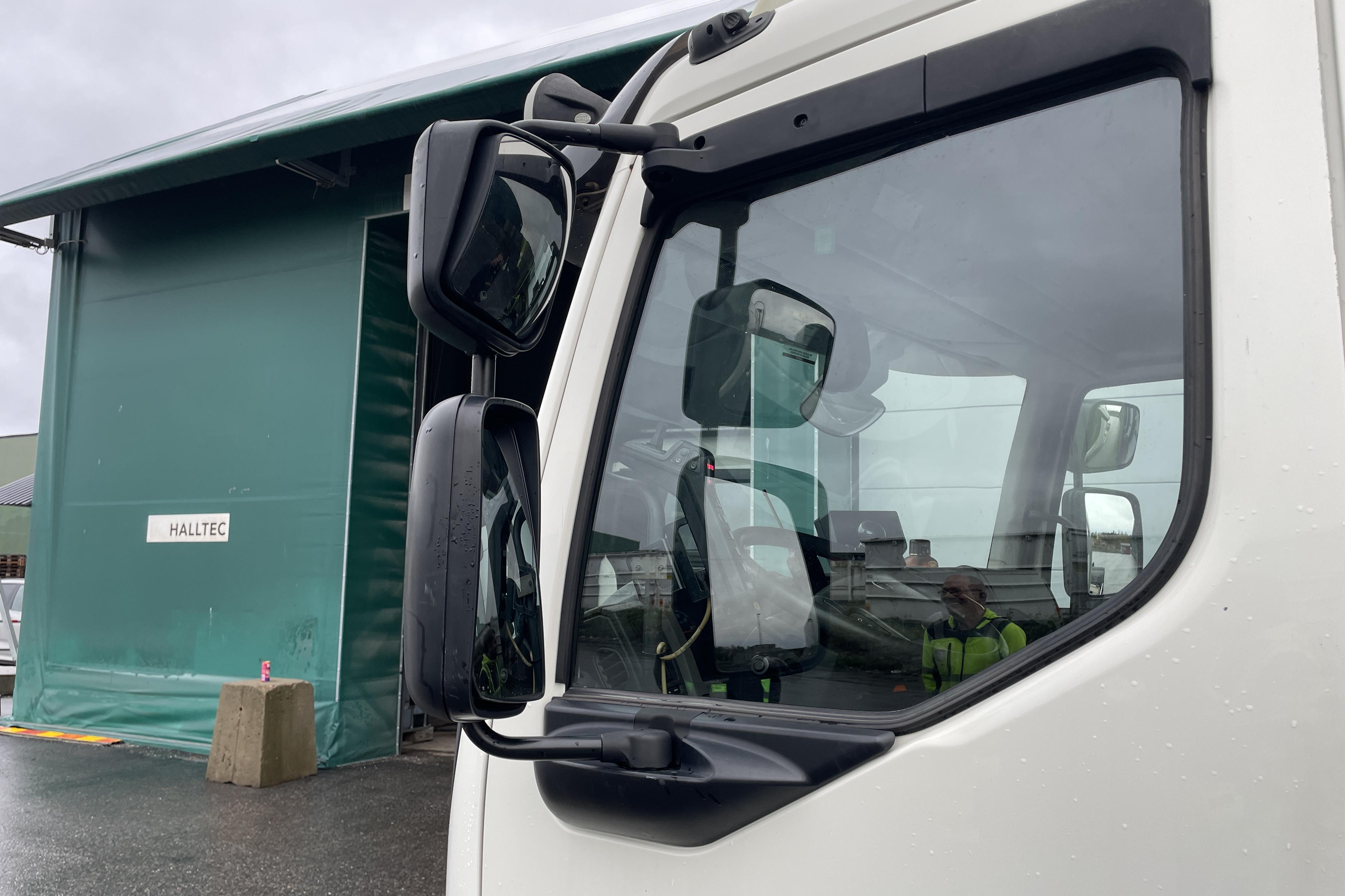 VOLVO FE320 - 121 905 km - Automatic - white - 2016