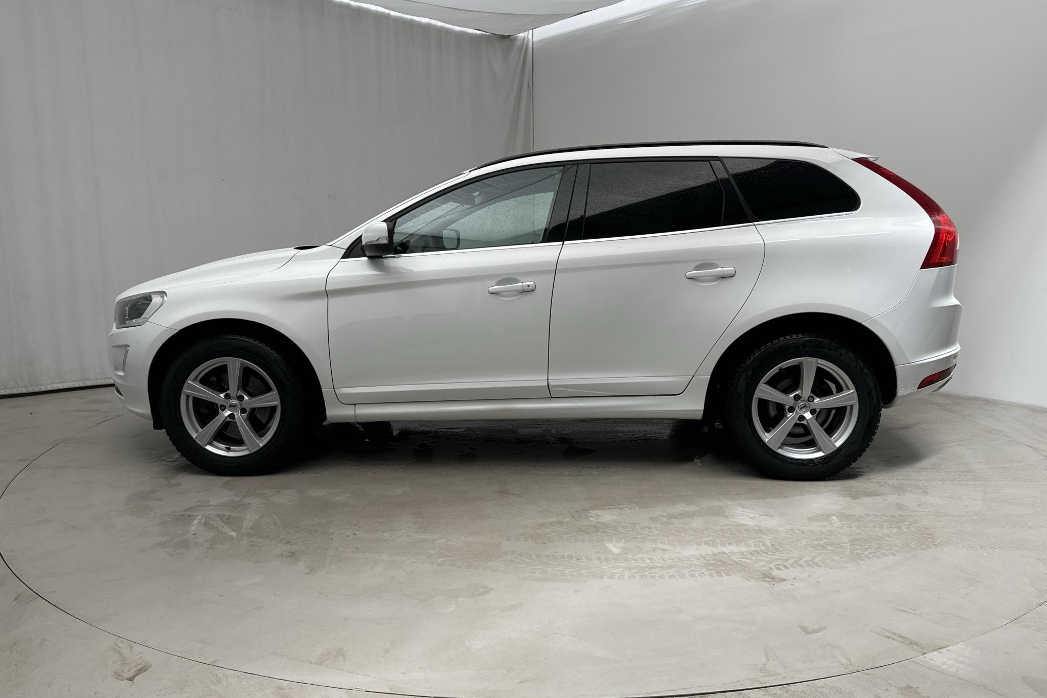 Volvo XC60 D4 AWD (181hk) - 118 960 km - Automatic - white - 2015