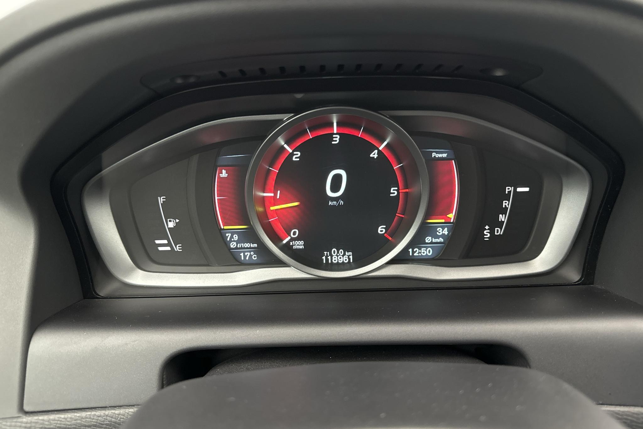 Volvo XC60 D4 AWD (181hk) - 118 960 km - Automatyczna - biały - 2015