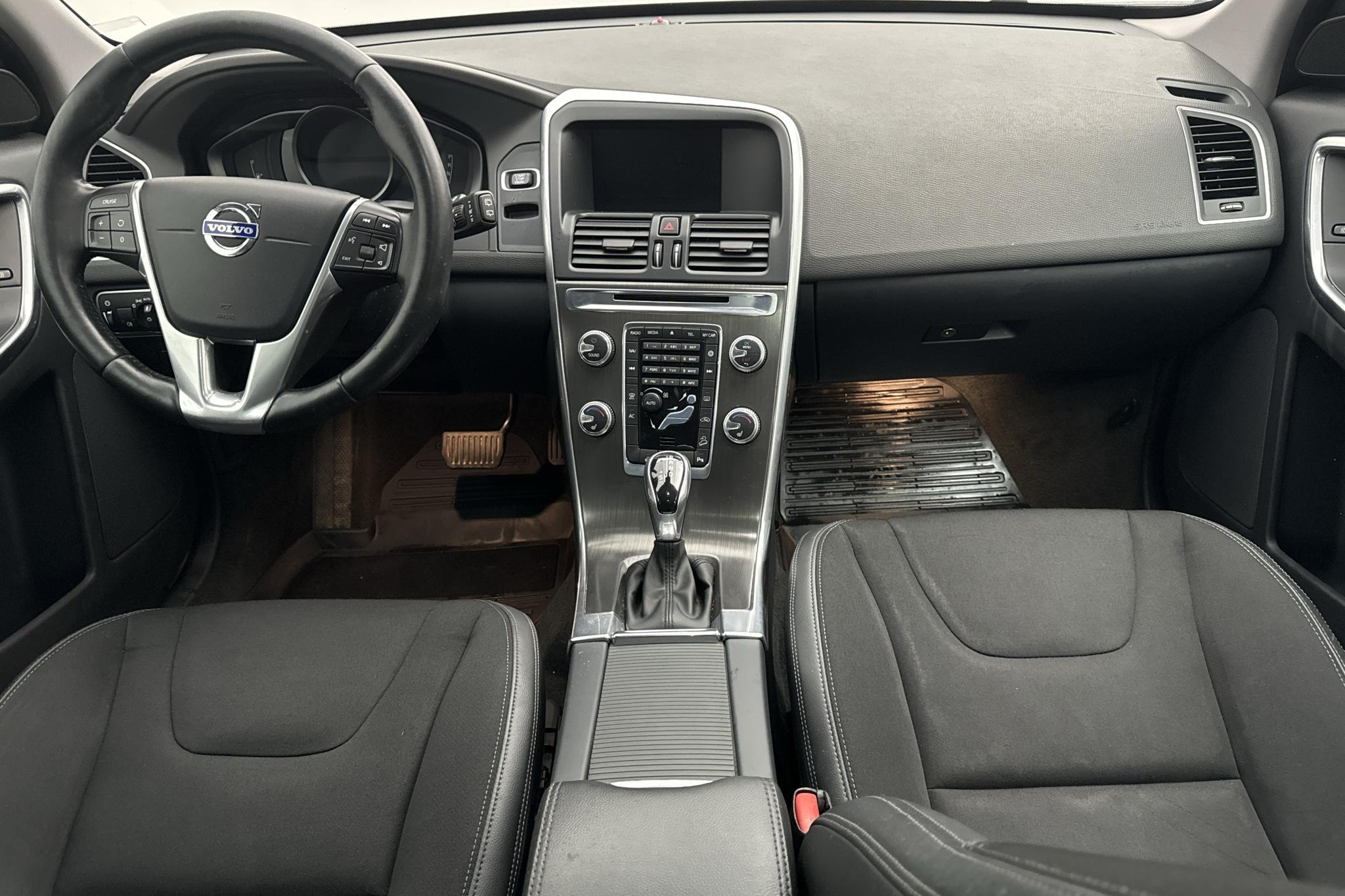 Volvo XC60 D4 AWD (181hk) - 118 960 km - Automaattinen - valkoinen - 2015