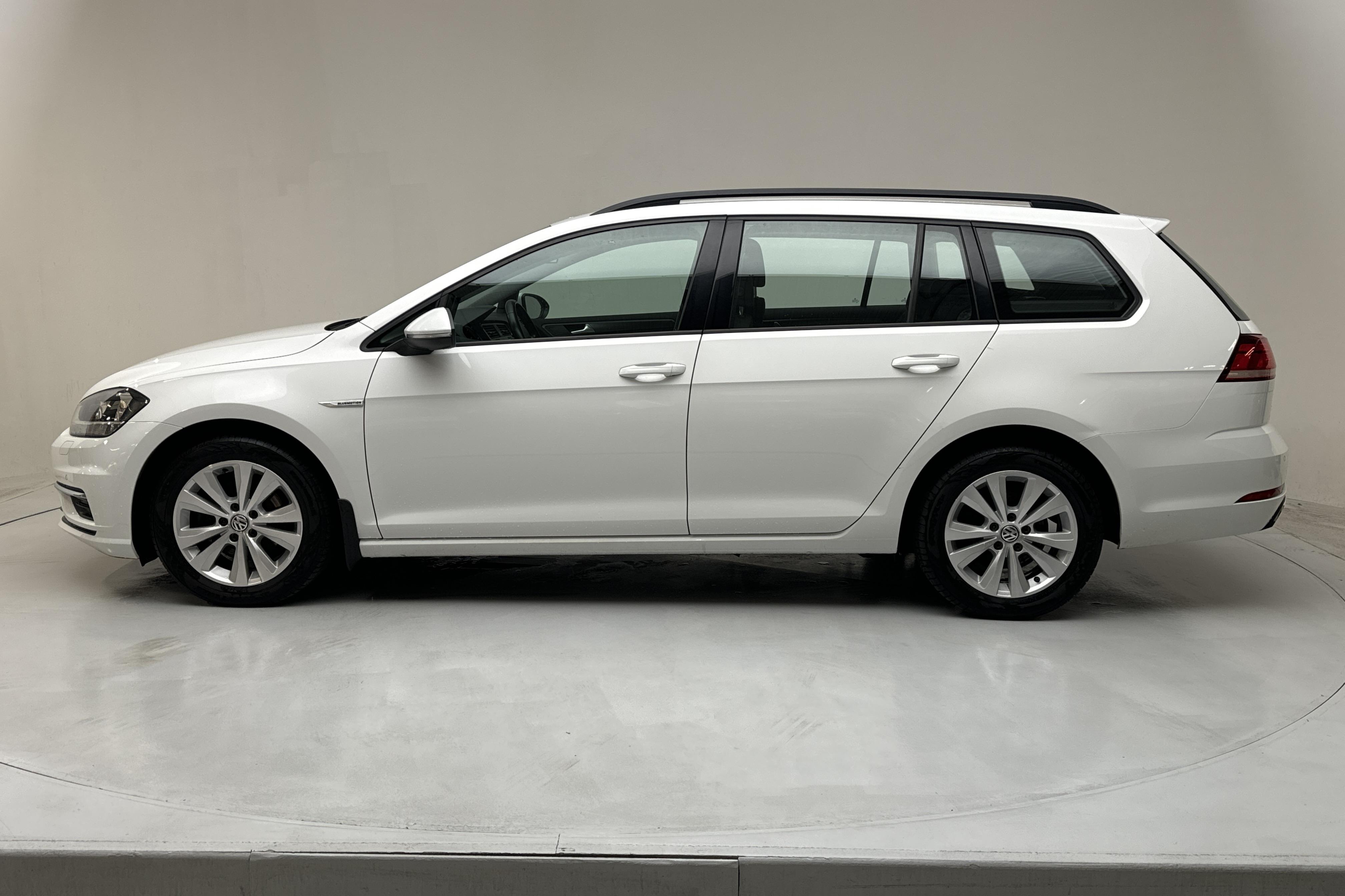 VW Golf VII 1.4 TGI BlueMotion Sportscombi (110hk) - 106 790 km - Manualna - biały - 2018