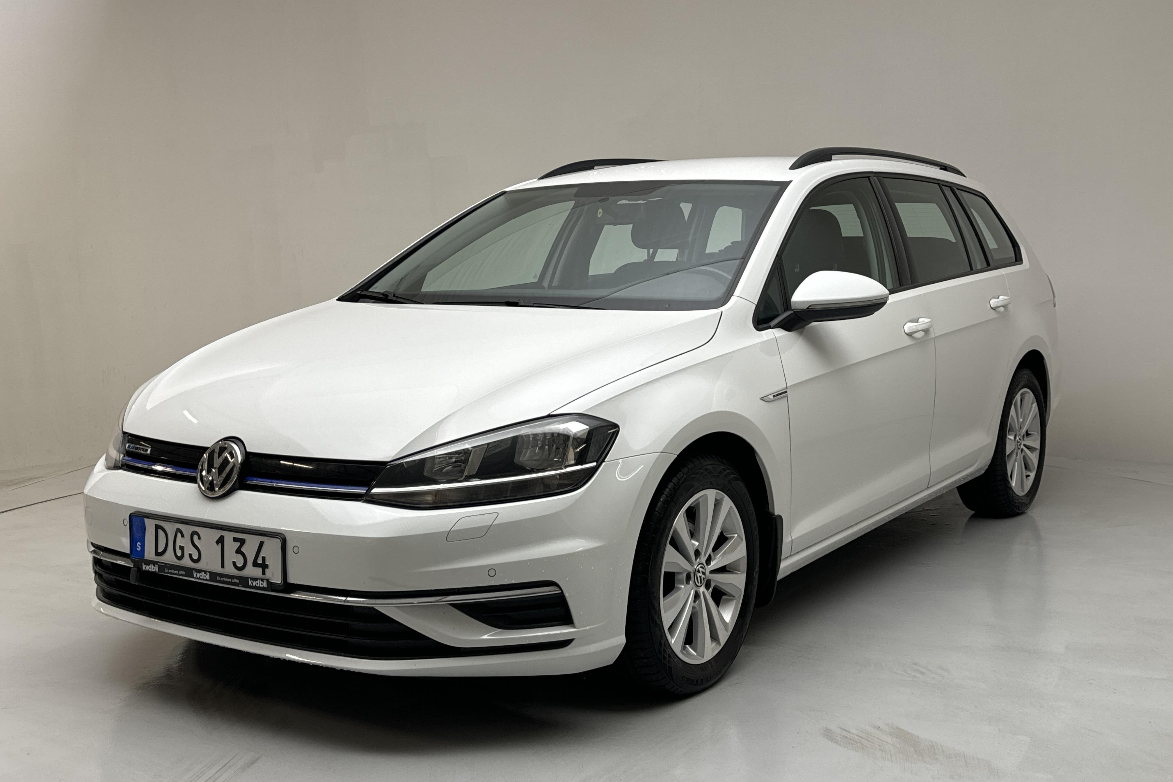 VW Golf VII 1.4 TGI BlueMotion Sportscombi (110hk) - 10 679 mil - Manuell - vit - 2018