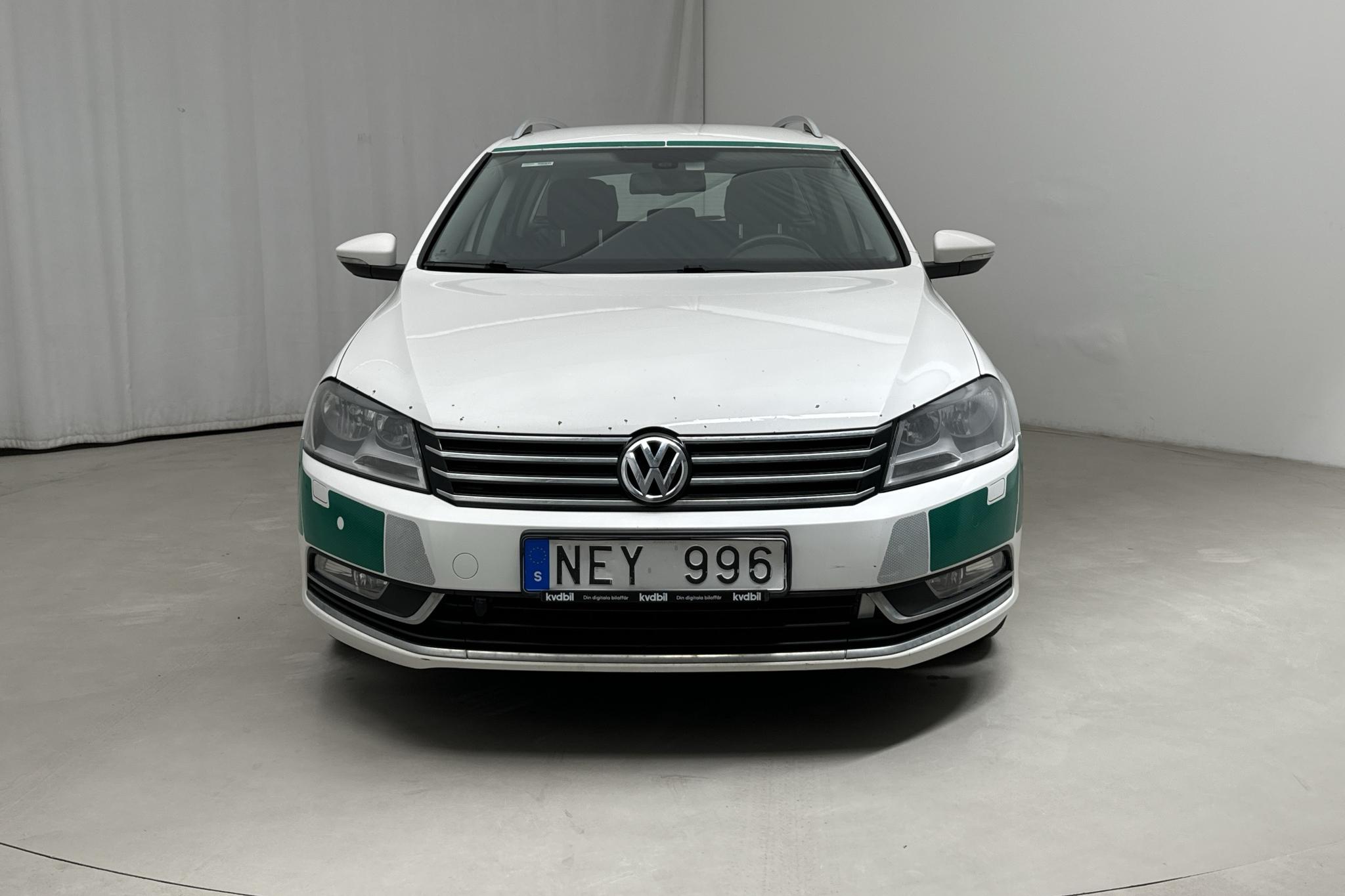 VW Passat 2.0 TDI BlueMotion Technology Variant (140hk) - 147 950 km - Manual - white - 2013