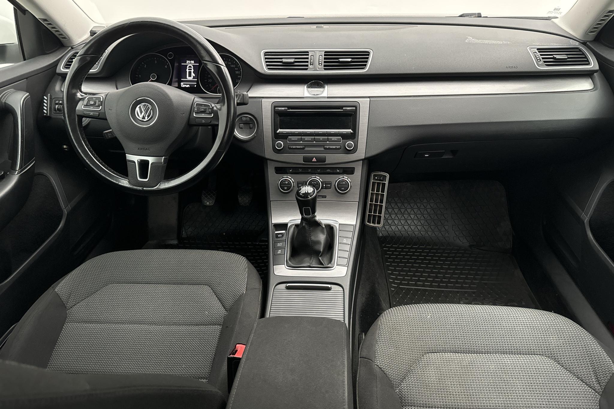 VW Passat 2.0 TDI BlueMotion Technology Variant (140hk) - 147 950 km - Manuaalinen - valkoinen - 2013