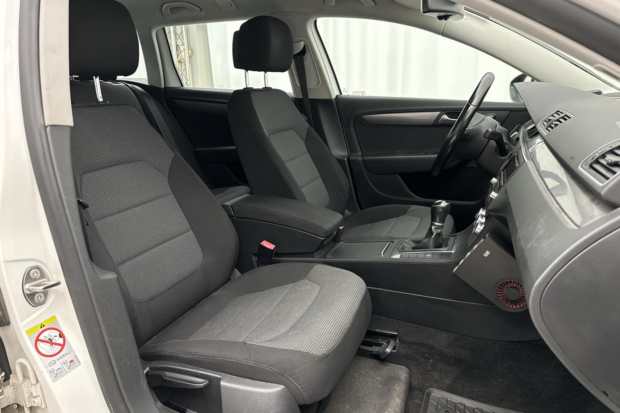 VW Passat 2.0 TDI BlueMotion Technology Variant (140hk) - 147 950 km - Manuaalinen - valkoinen - 2013