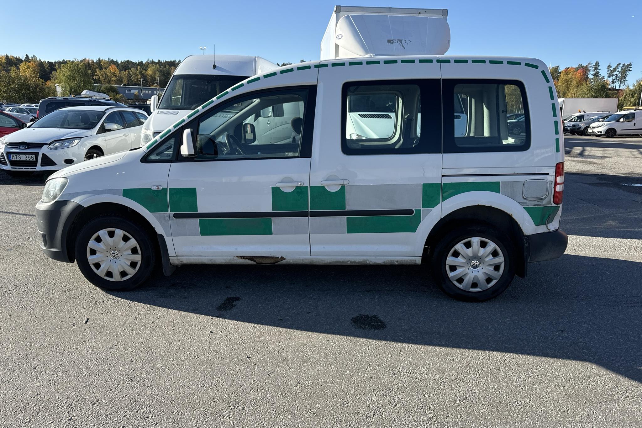 VW Caddy 1.6 TDI (75hk) - 197 620 km - Manualna - biały - 2013