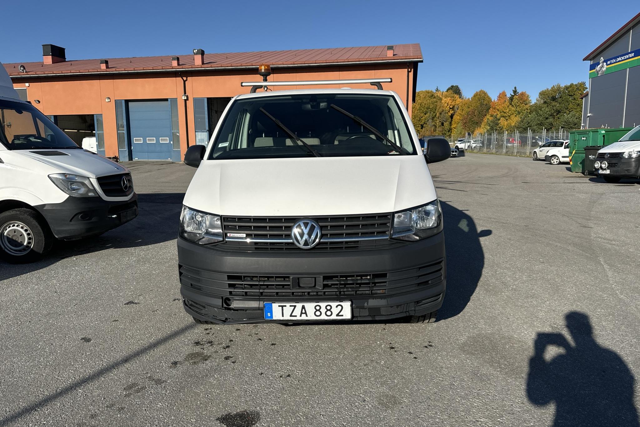 VW Transporter T6 2.0 TDI BMT Skåp 4MOTION (150hk) - 107 690 km - Manualna - biały - 2018