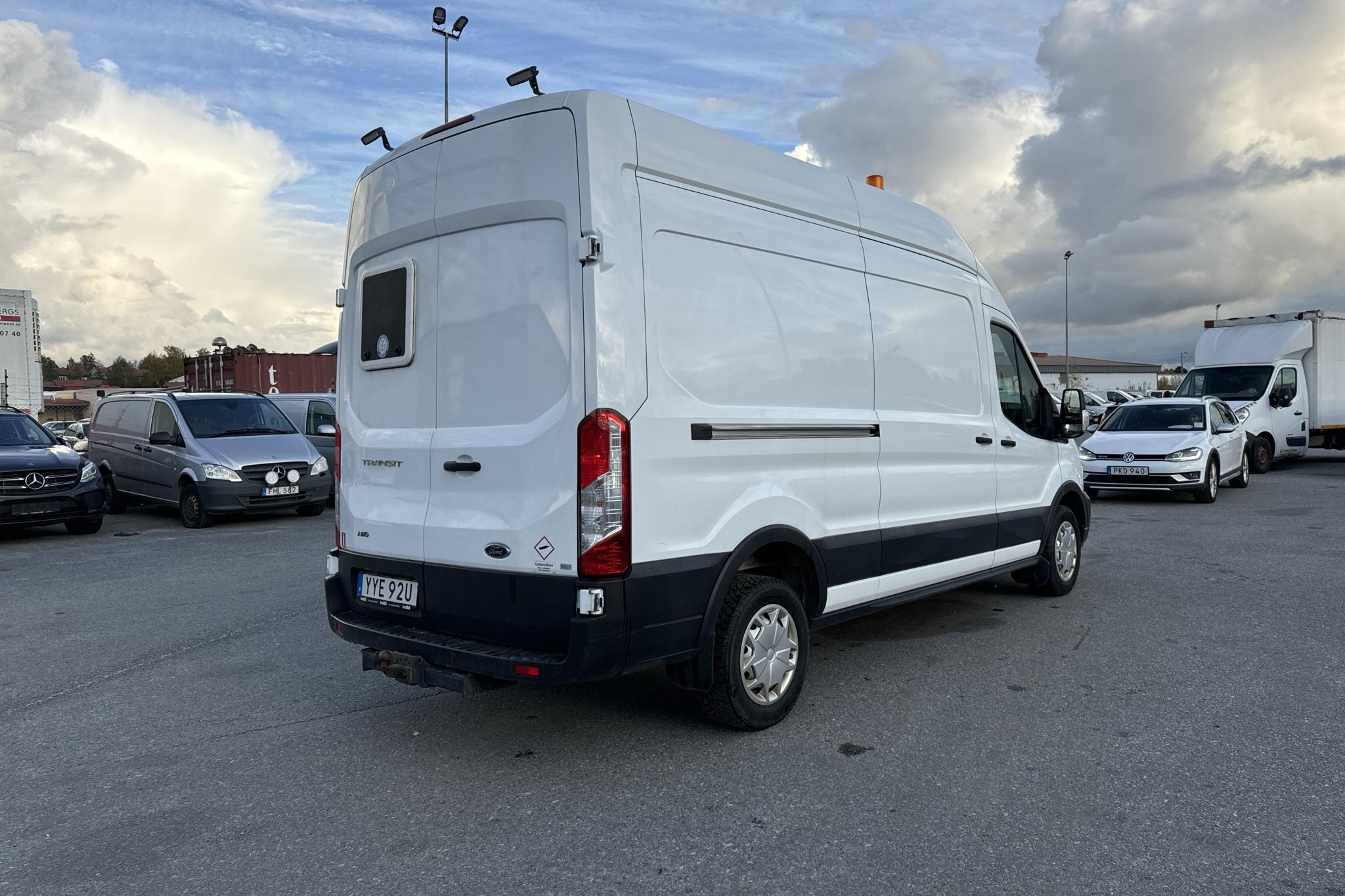 Ford Transit 350 2.0 TDCi AWD Skåp (170hk) - 8 133 mil - Manuell - vit - 2022