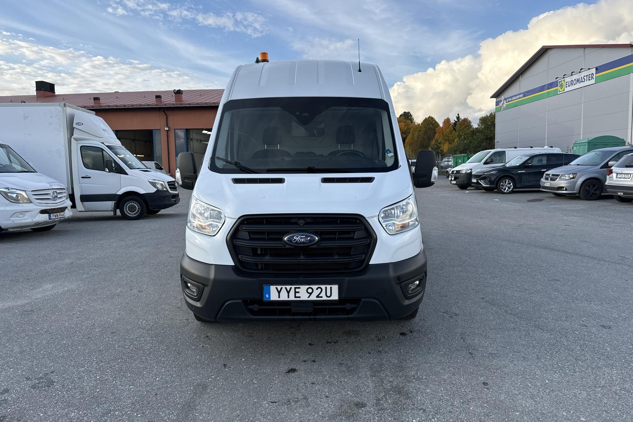 Ford Transit 350 2.0 TDCi AWD Skåp (170hk) - 81 330 km - Manuaalinen - valkoinen - 2022