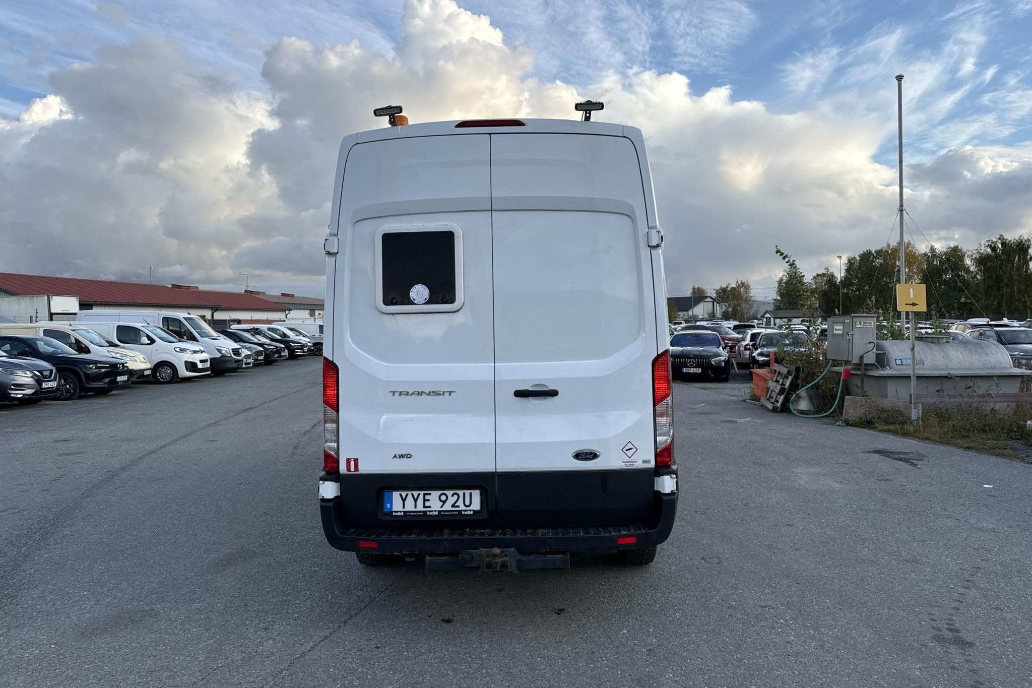 Ford Transit 350 2.0 TDCi AWD Skåp (170hk) - 81 330 km - Manual - white - 2022