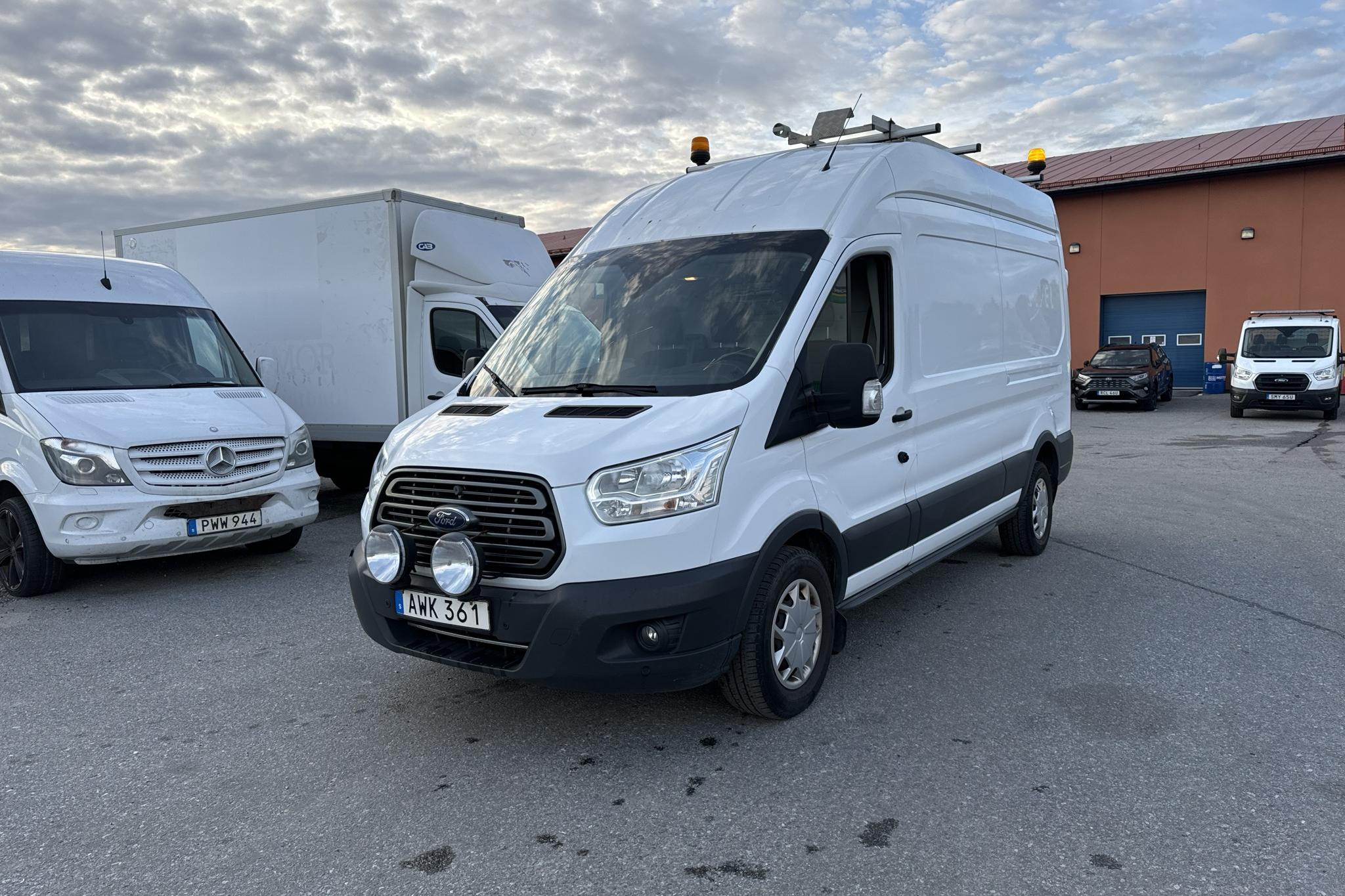 Ford Transit 350 2.0 TDCi AWD Skåp (130hk) - 88 580 km - Manual - white - 2018