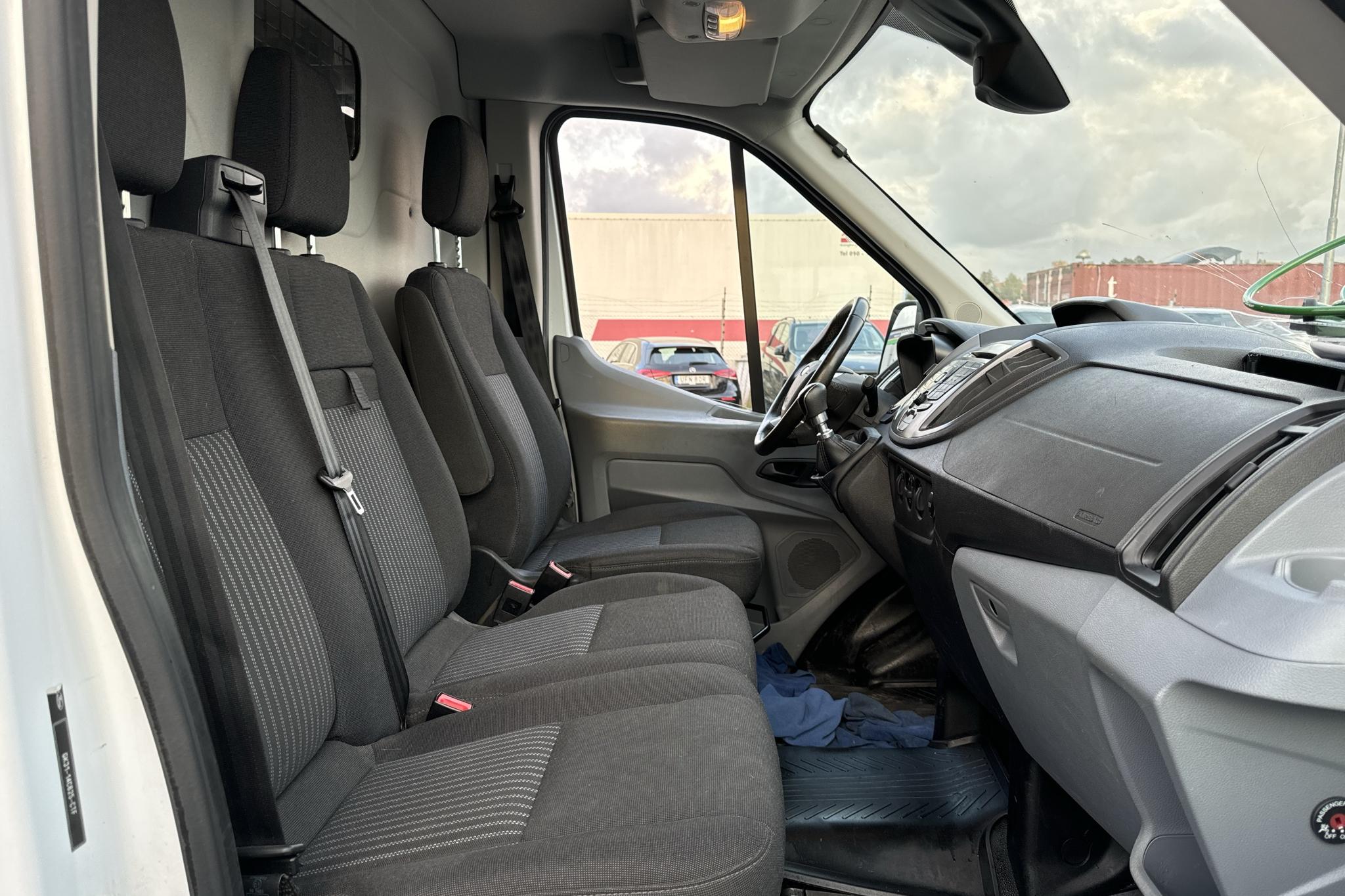 Ford Transit 350 2.0 TDCi AWD Skåp (130hk) - 8 858 mil - Manuell - vit - 2018