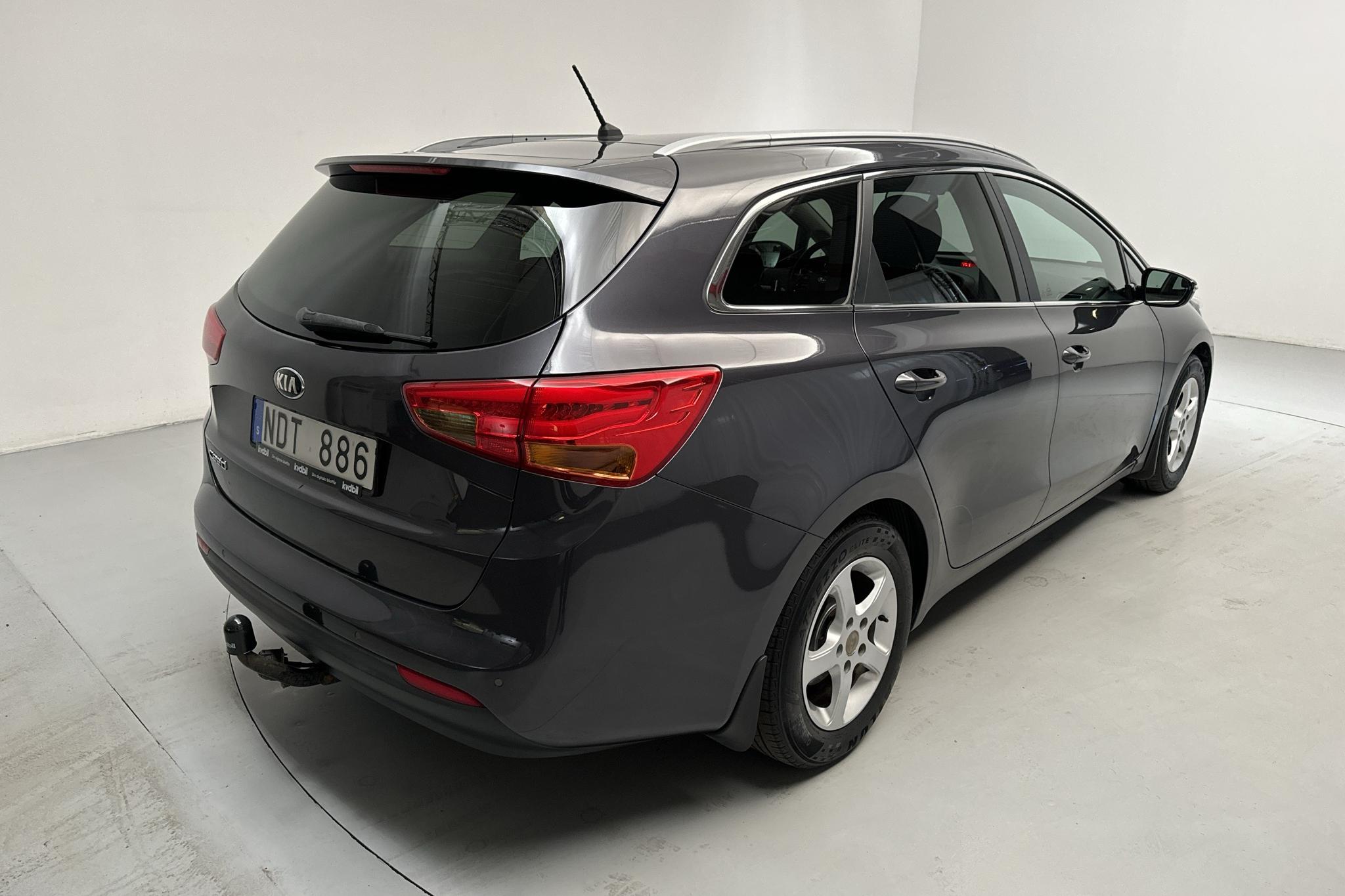 KIA Cee'd 1.6 SW (135hk) - 185 720 km - Manual - gray - 2013