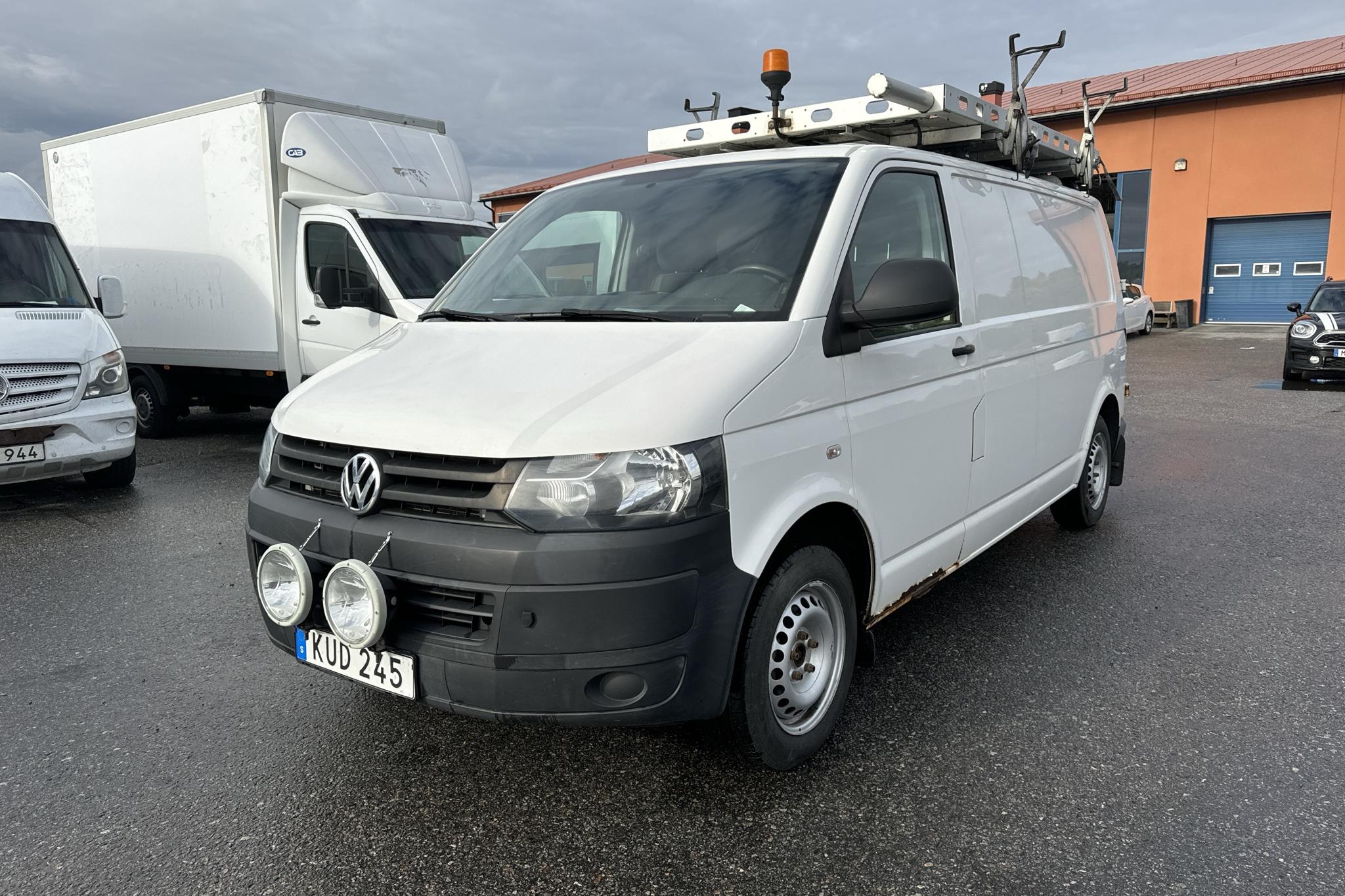 VW Transporter T5 2.0 TDI 4MOTION (140hk) - 169 960 km - Käsitsi - valge - 2015