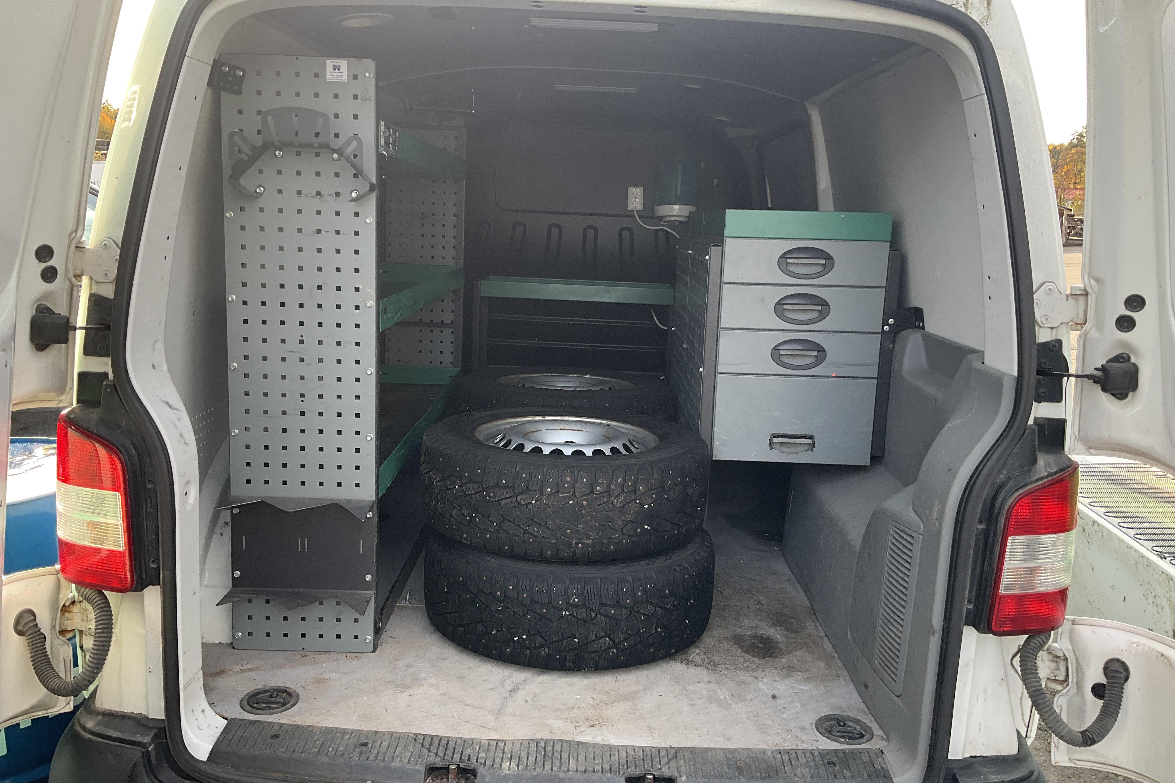 VW Transporter T5 2.0 TDI 4MOTION (140hk) - 189 470 km - Manuaalinen - valkoinen - 2015