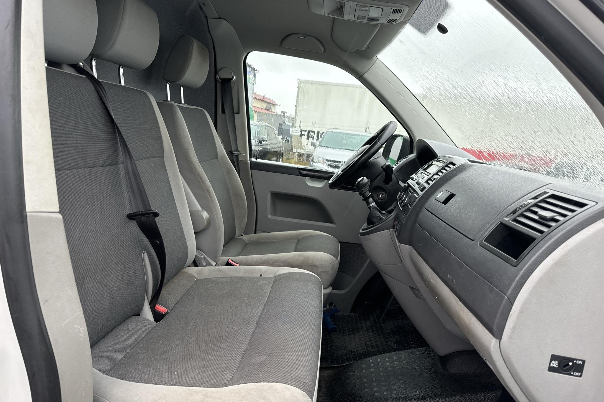 VW Transporter T5 2.0 TDI 4MOTION (140hk) - 187 490 km - Käsitsi - valge - 2015