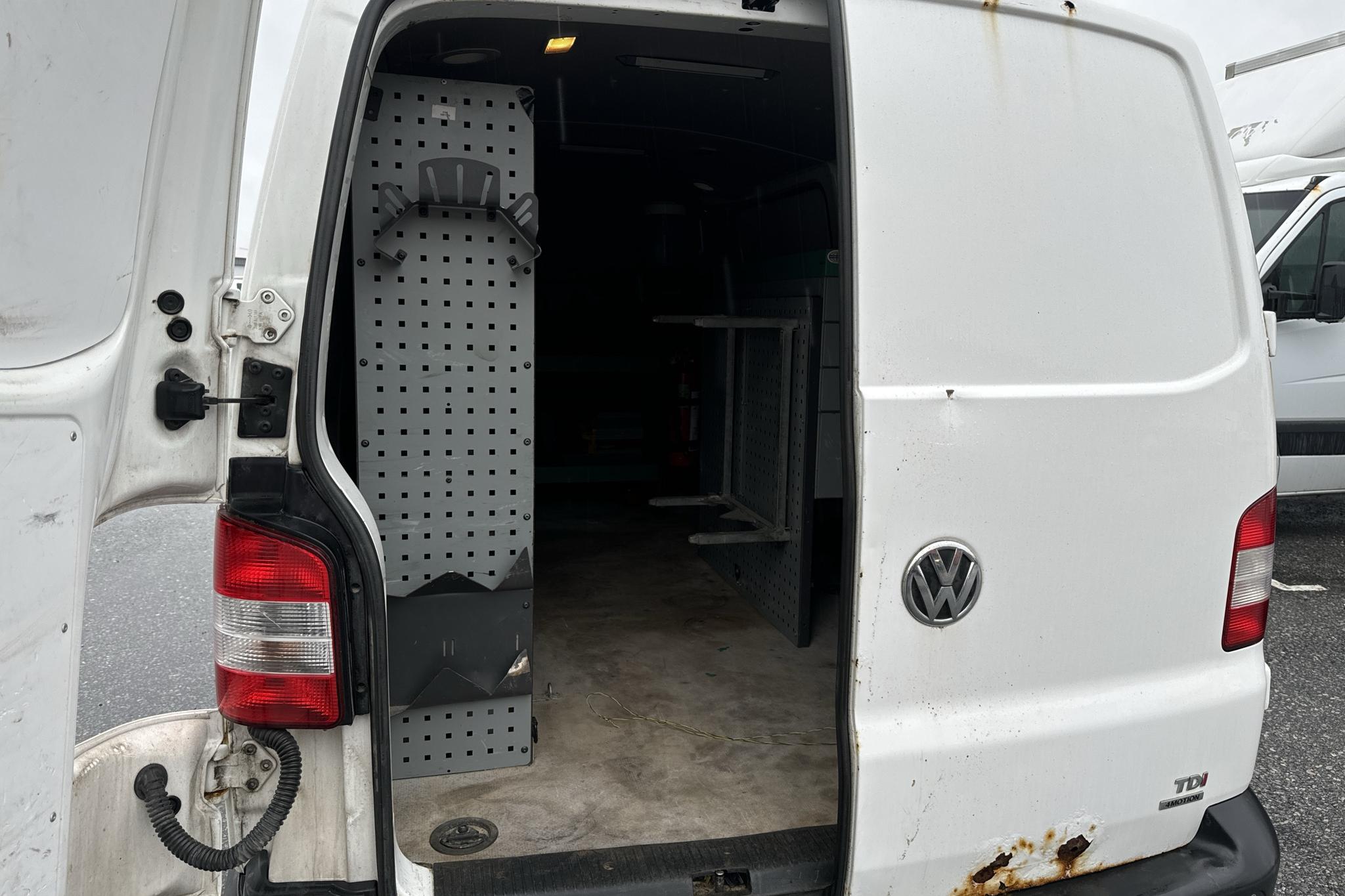 VW Transporter T5 2.0 TDI 4MOTION (140hk) - 187 490 km - Käsitsi - valge - 2015