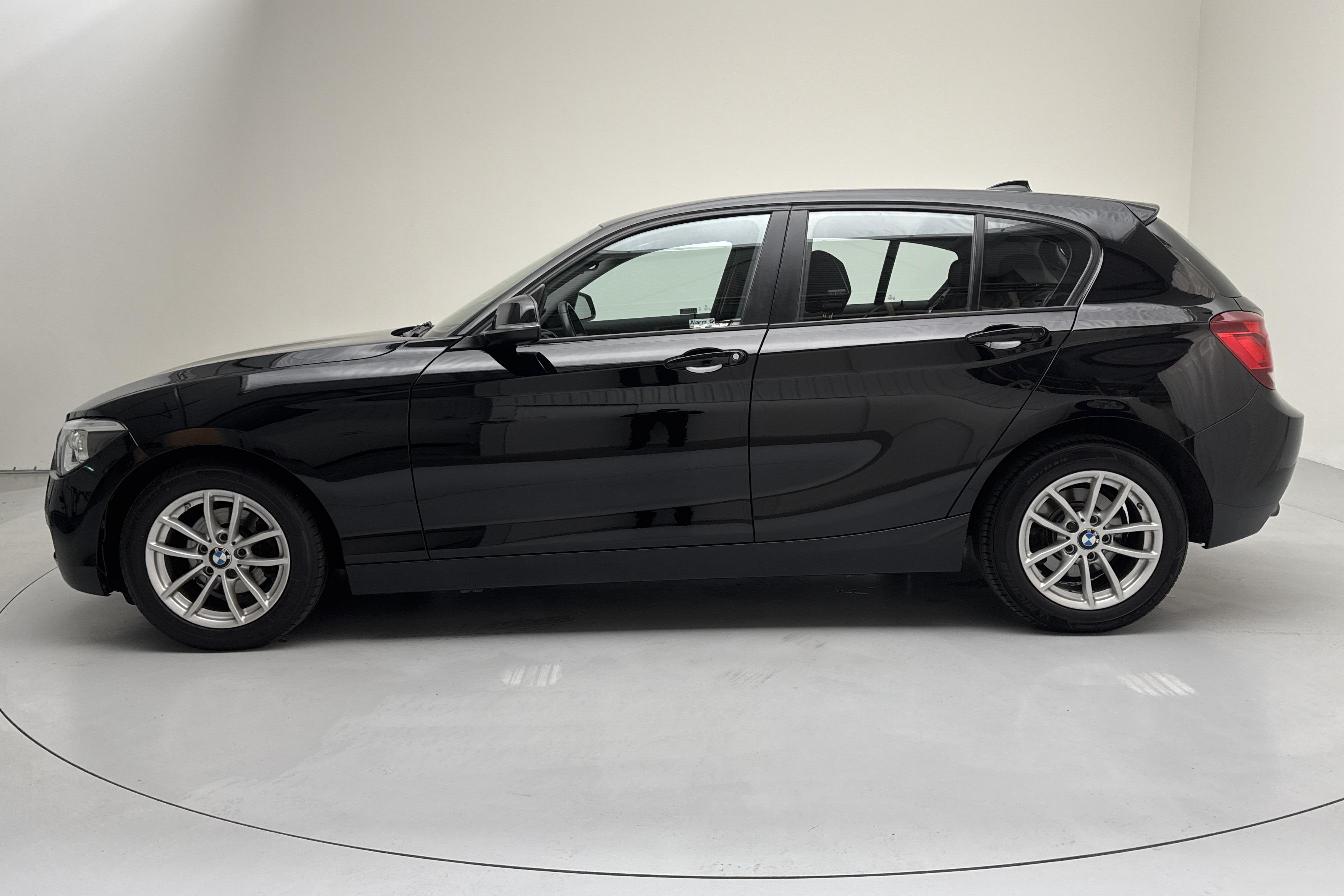 BMW 118d 5dr, F20 (143hk) - 108 720 km - Automaatne - must - 2015